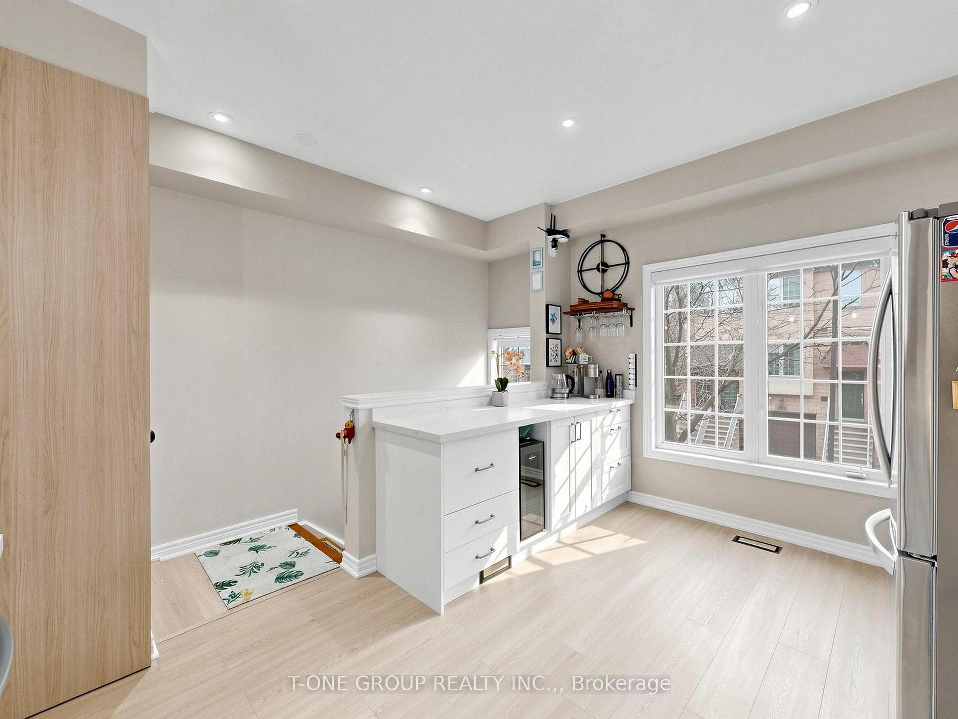 685 Rowley Common - Townhouse photo 11 of 43 in Burlington, Ontario