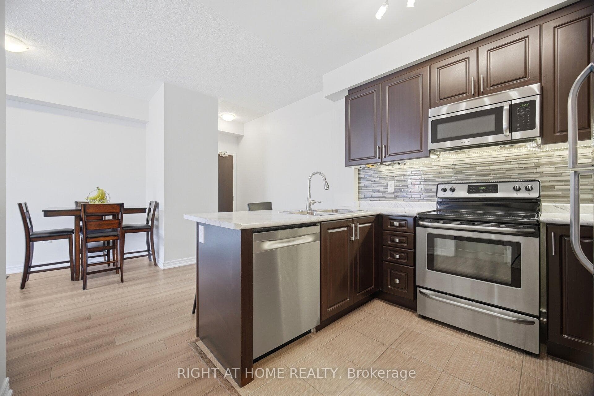 269 Georgian Drive Unit 311 - Condo photo 7 of 39 in Oakville, Ontario