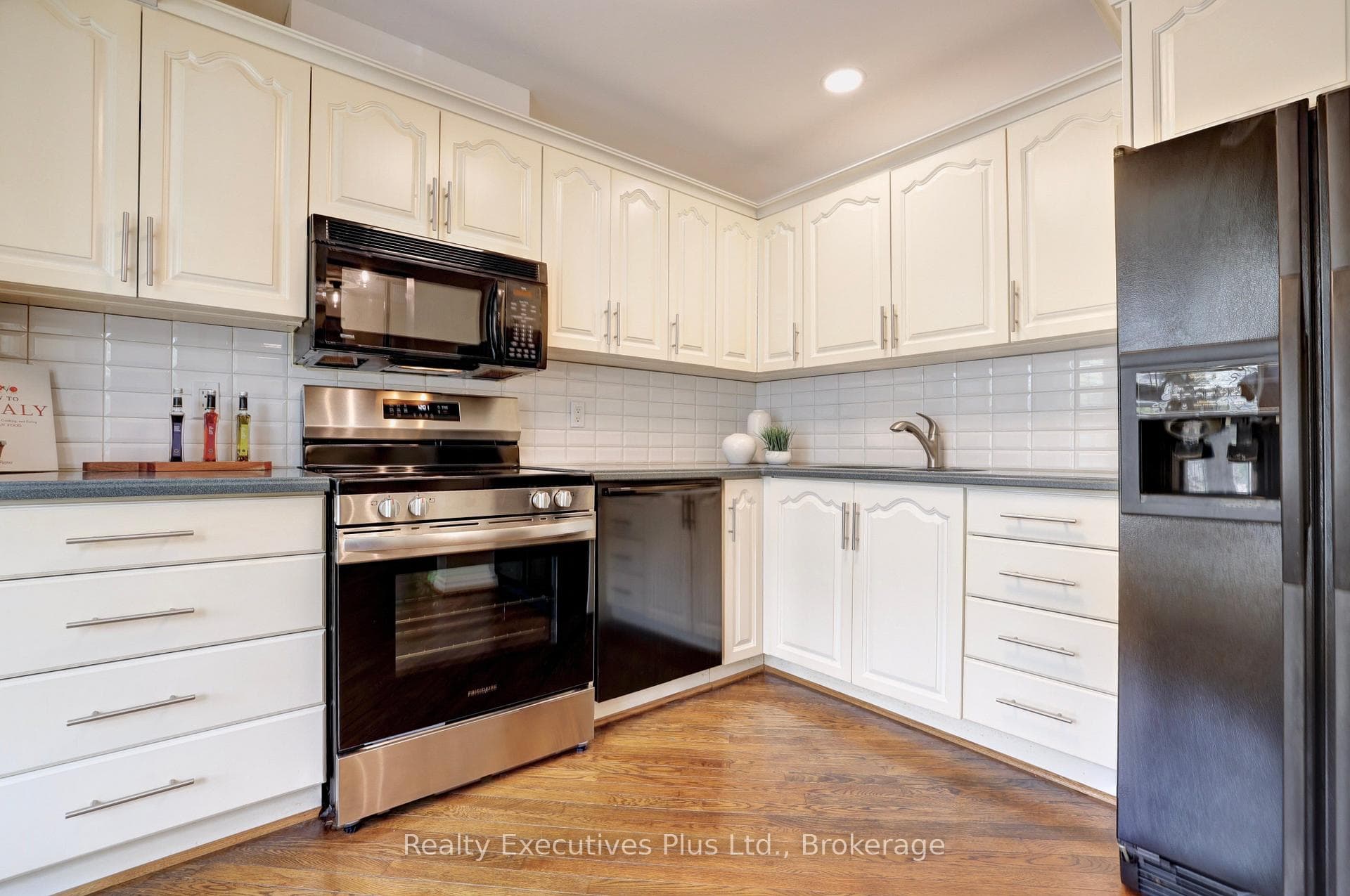 463 Blathwayte Lane - Townhouse photo 5 of 48 in Burlington, Ontario