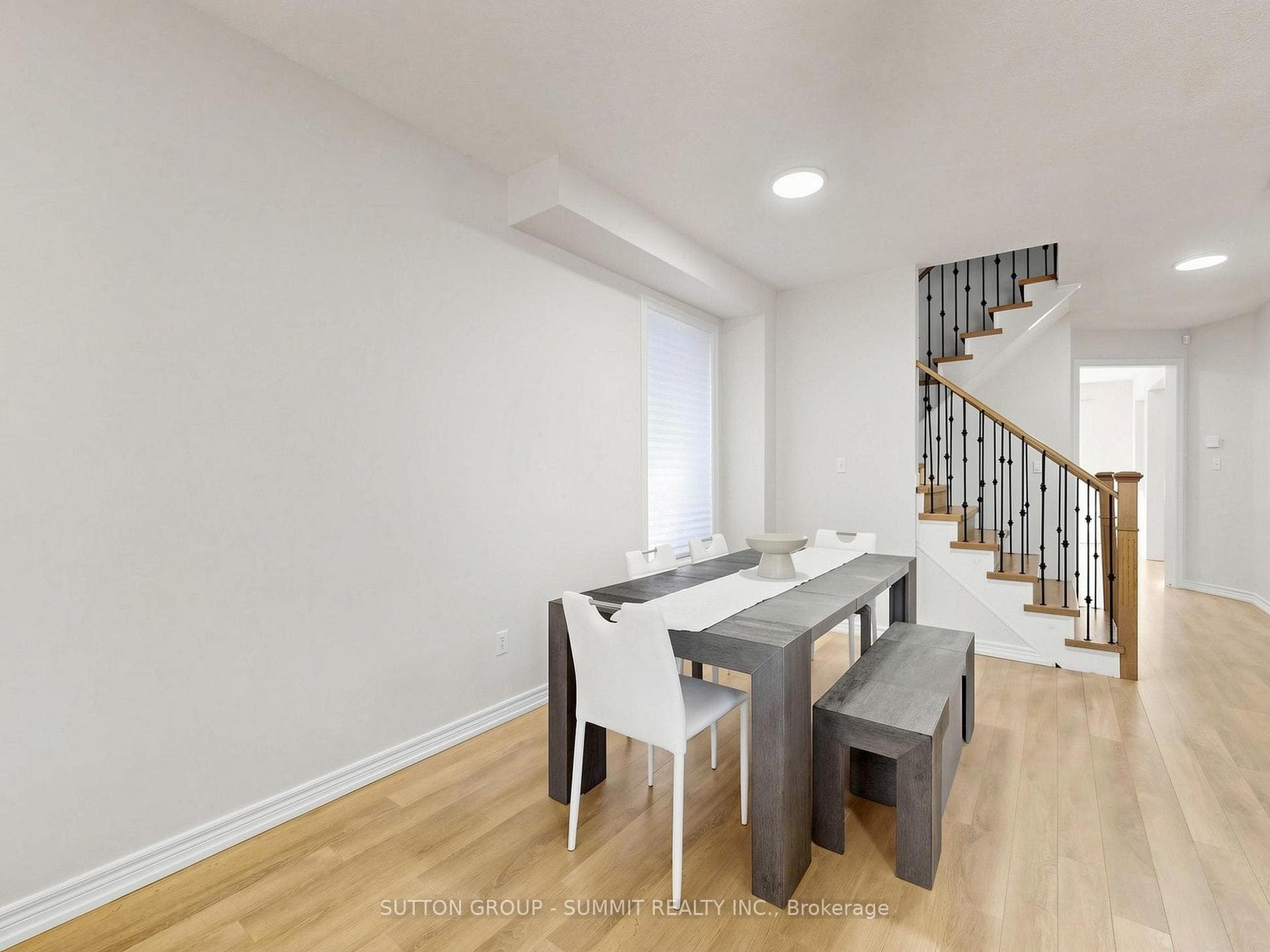 4880 YORKSHIRE Avenue - Detached photo 5 of 50 in Mississauga, Ontario