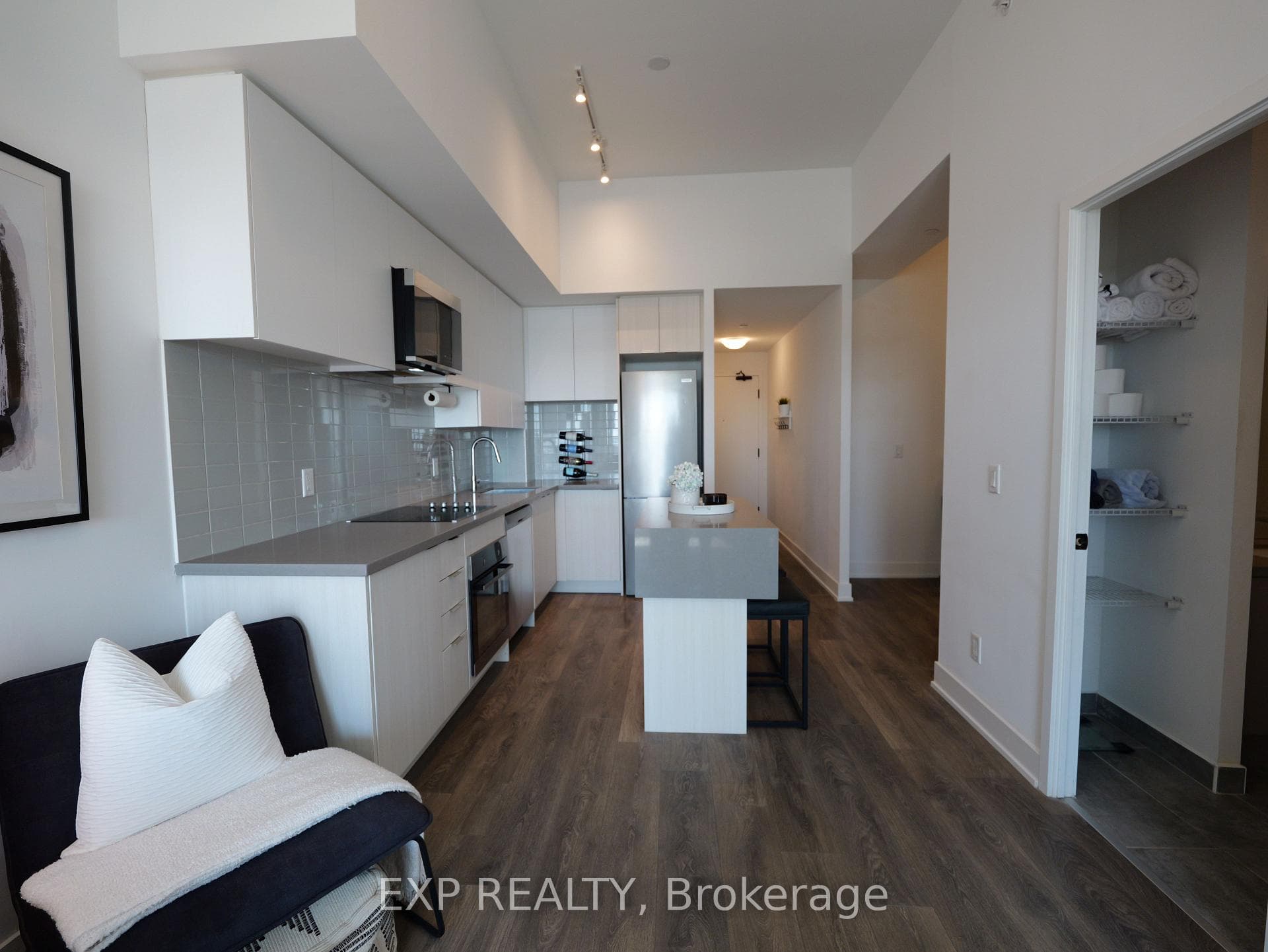2481 Taunton Road Unit 401 - Condo photo 6 of 23 in Oakville, Ontario