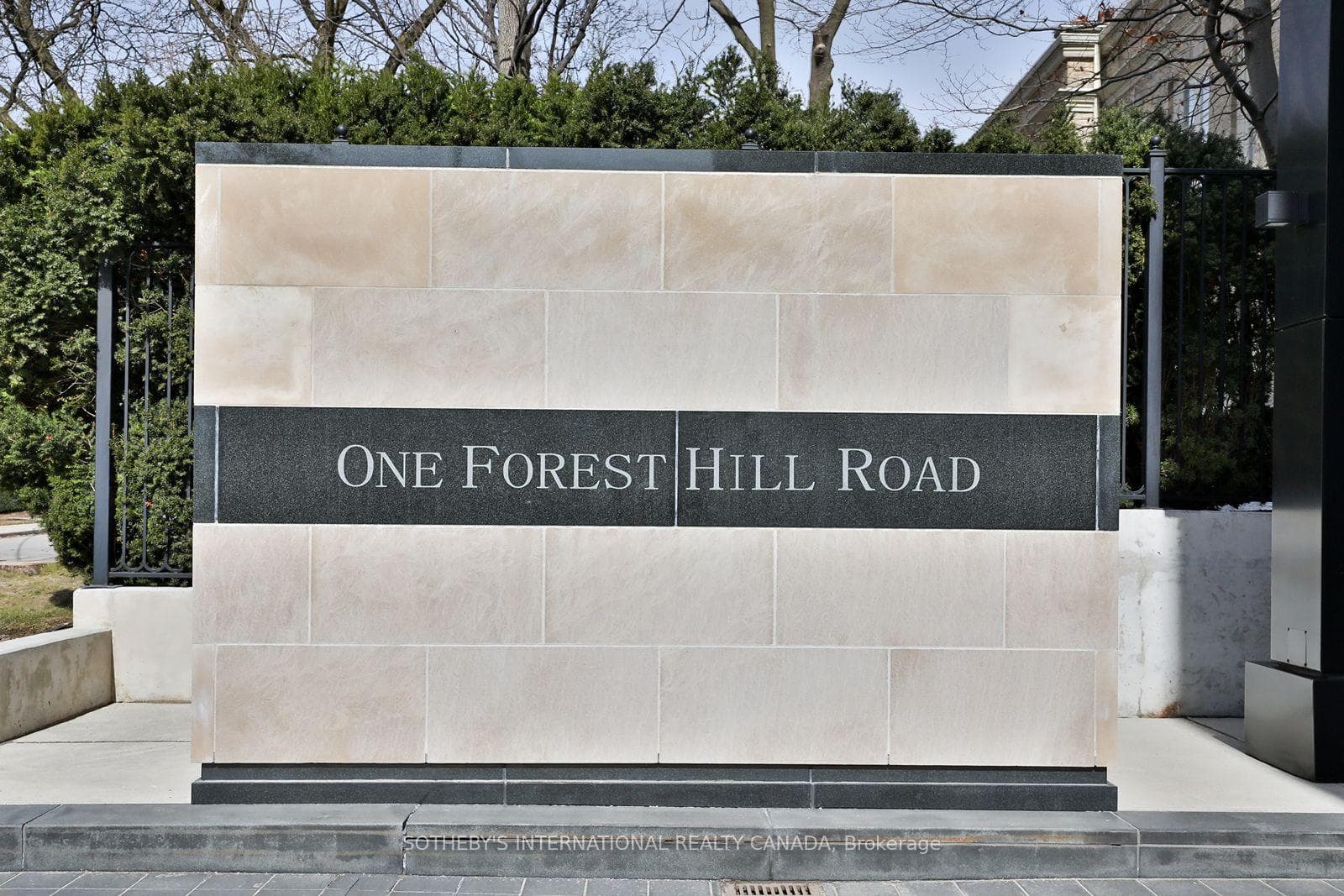 1 Forest Hill Road Unit 401 - Condo photo 3 of 36 in Annex / Yorkville / Summerhill, Ontario
