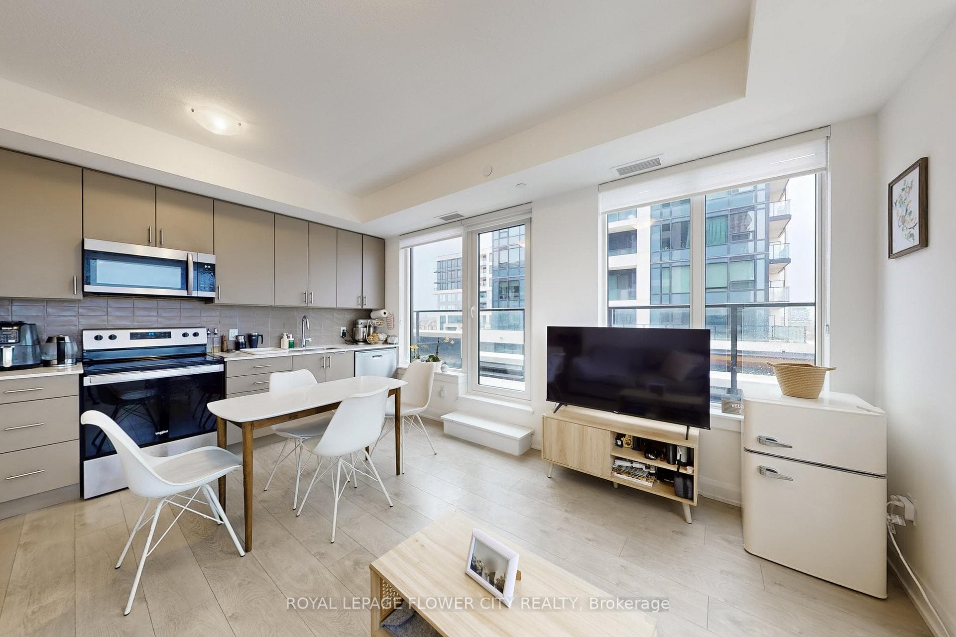 3220 William Coltson Avenue Unit 307 - Condo photo 10 of 50 in Oakville, Ontario