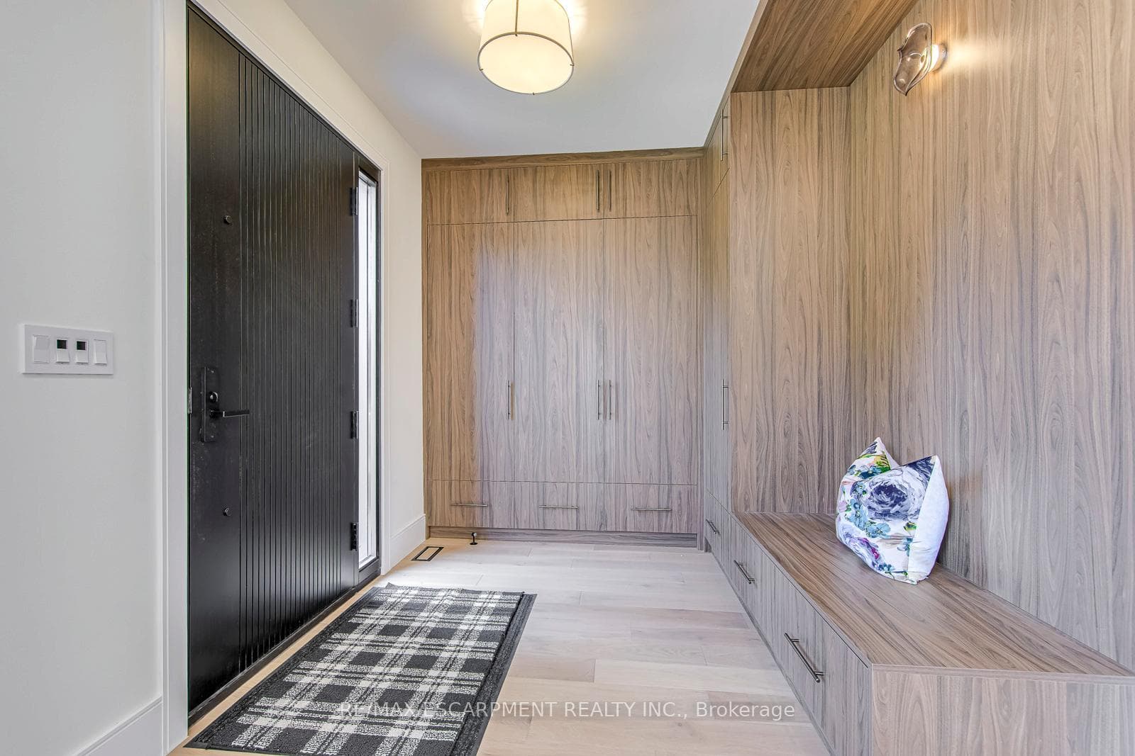 1411 Mountain Grove Avenue - Detached photo 4 of 50 in Burlington, Ontario