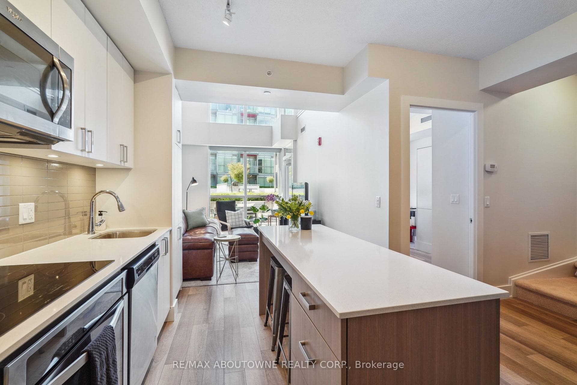 5260 Dundas Street Unit C204 - Condo photo 7 of 32 in Burlington, Ontario