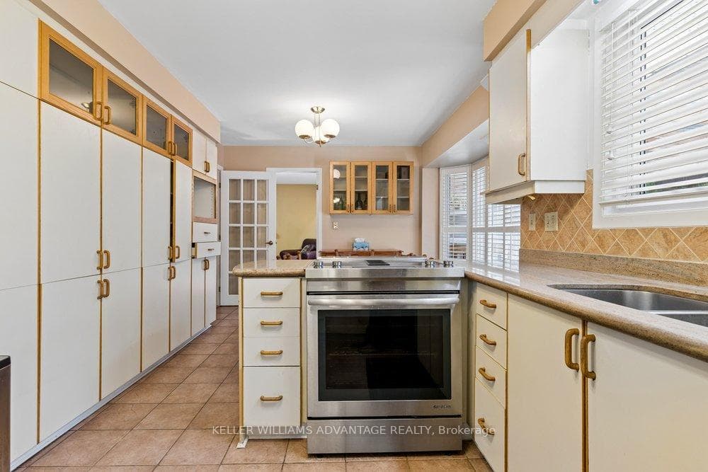 2192 Castlestone Court - Detached photo 15 of 50 in Mississauga, Ontario