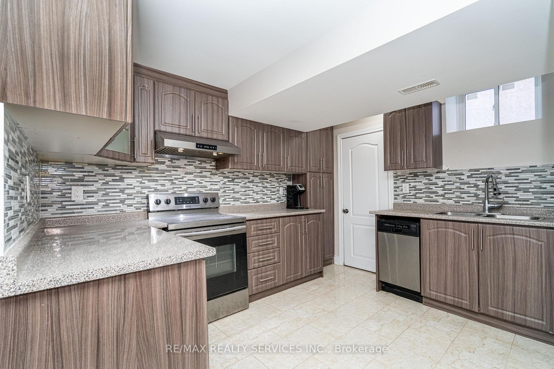 52 Mount Royal Circle - Detached photo 27 of 43 in Brampton, Ontario