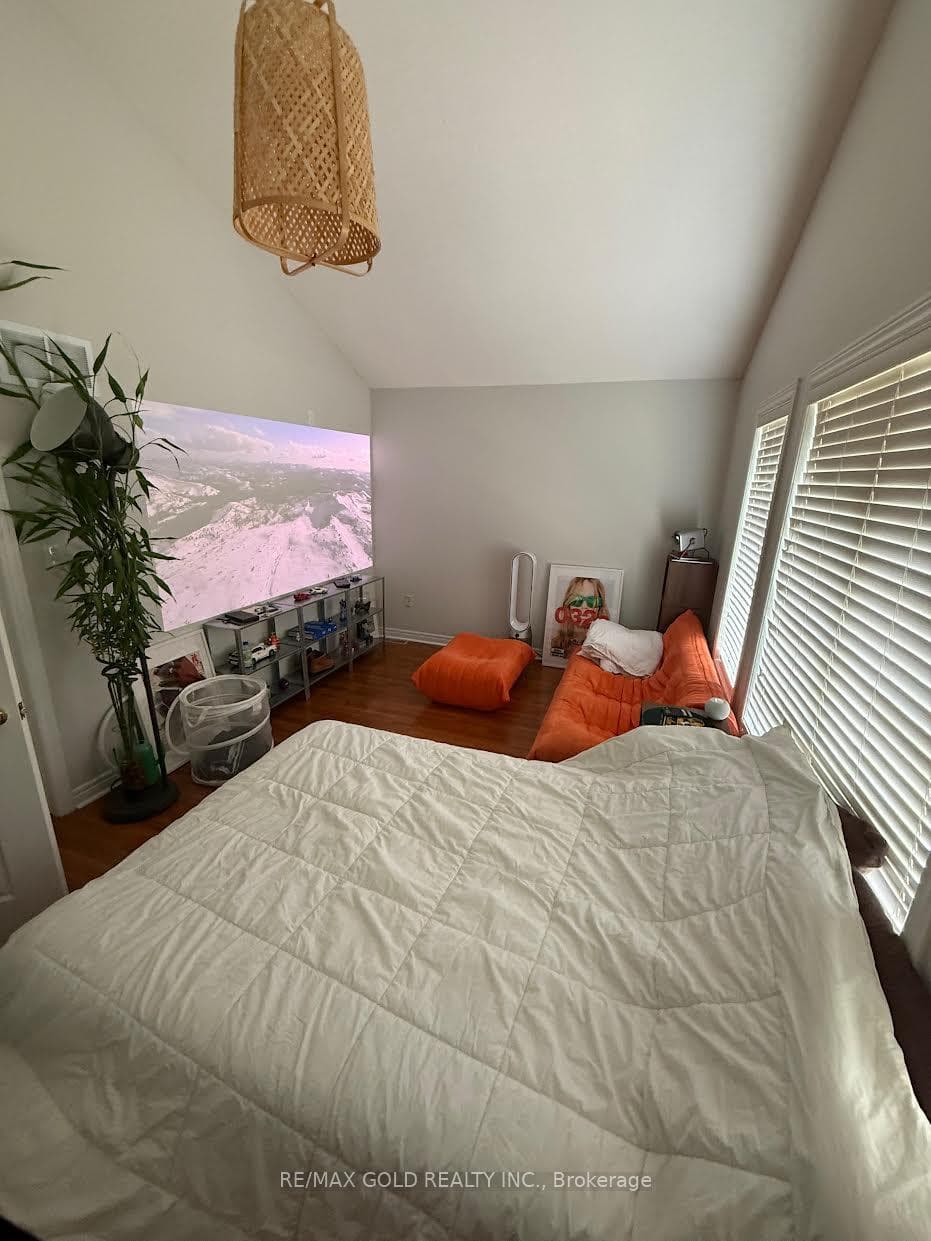 60 Swales Crescent - Detached photo 13 of 24 in Brampton, Ontario