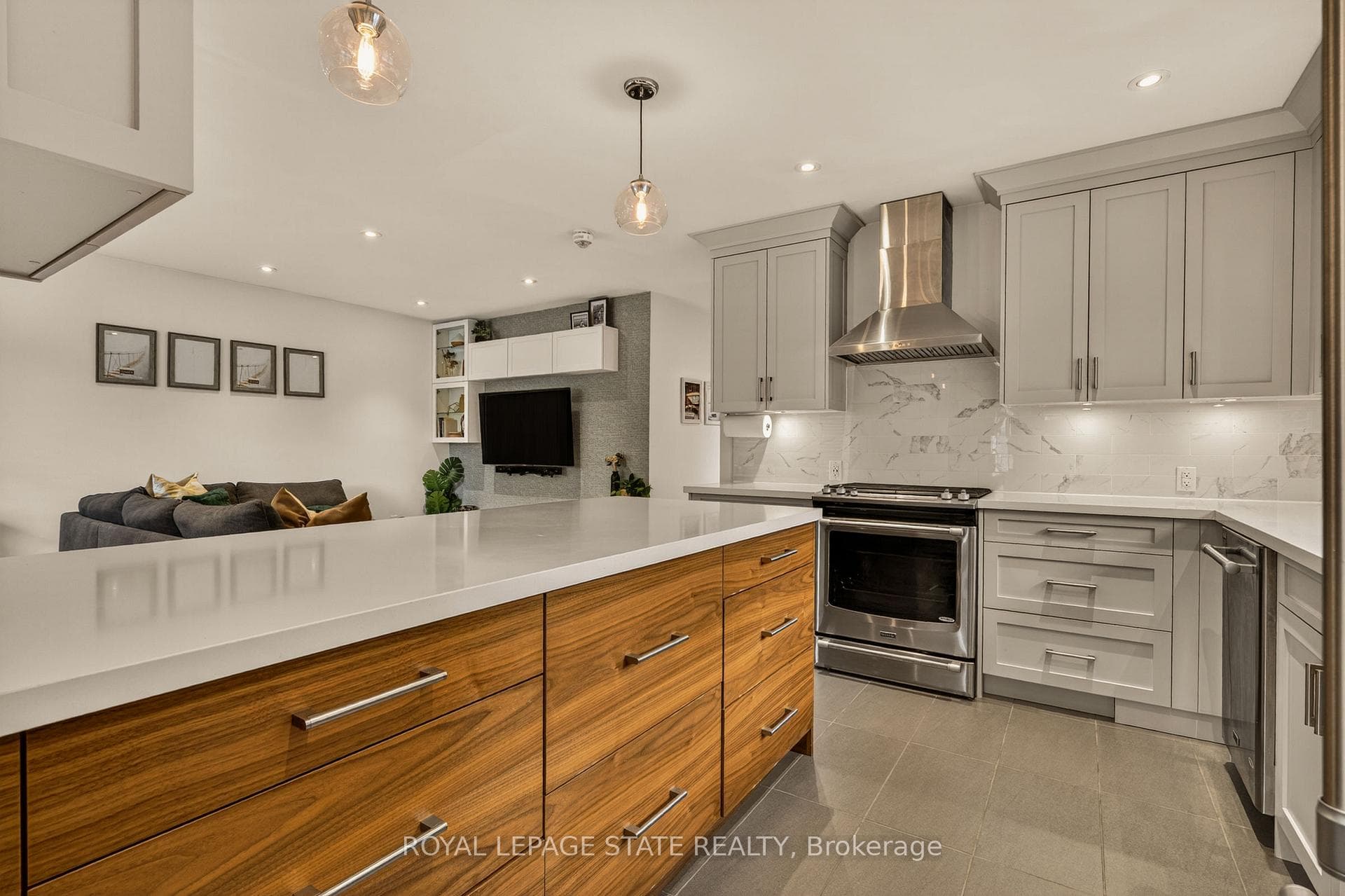 1396 Niels Avenue - Detached photo 4 of 50 in Burlington, Ontario