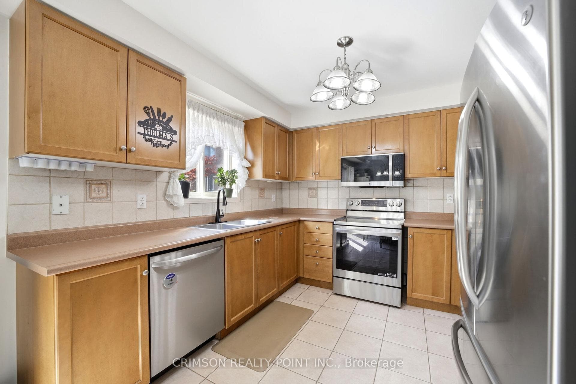 42 Dawson Crescent - Townhouse photo 7 of 37 in Milton, Ontario
