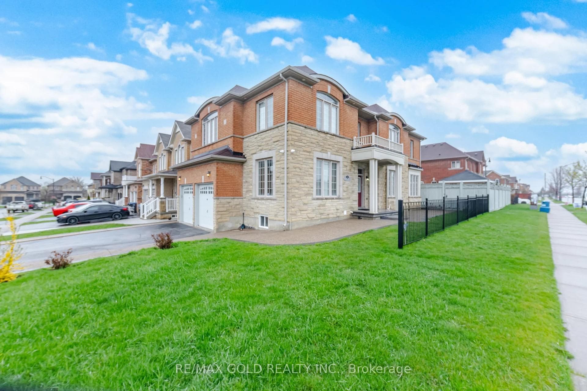 26 Drummondville Drive - Detached photo 3 of 30 in Brampton, Ontario