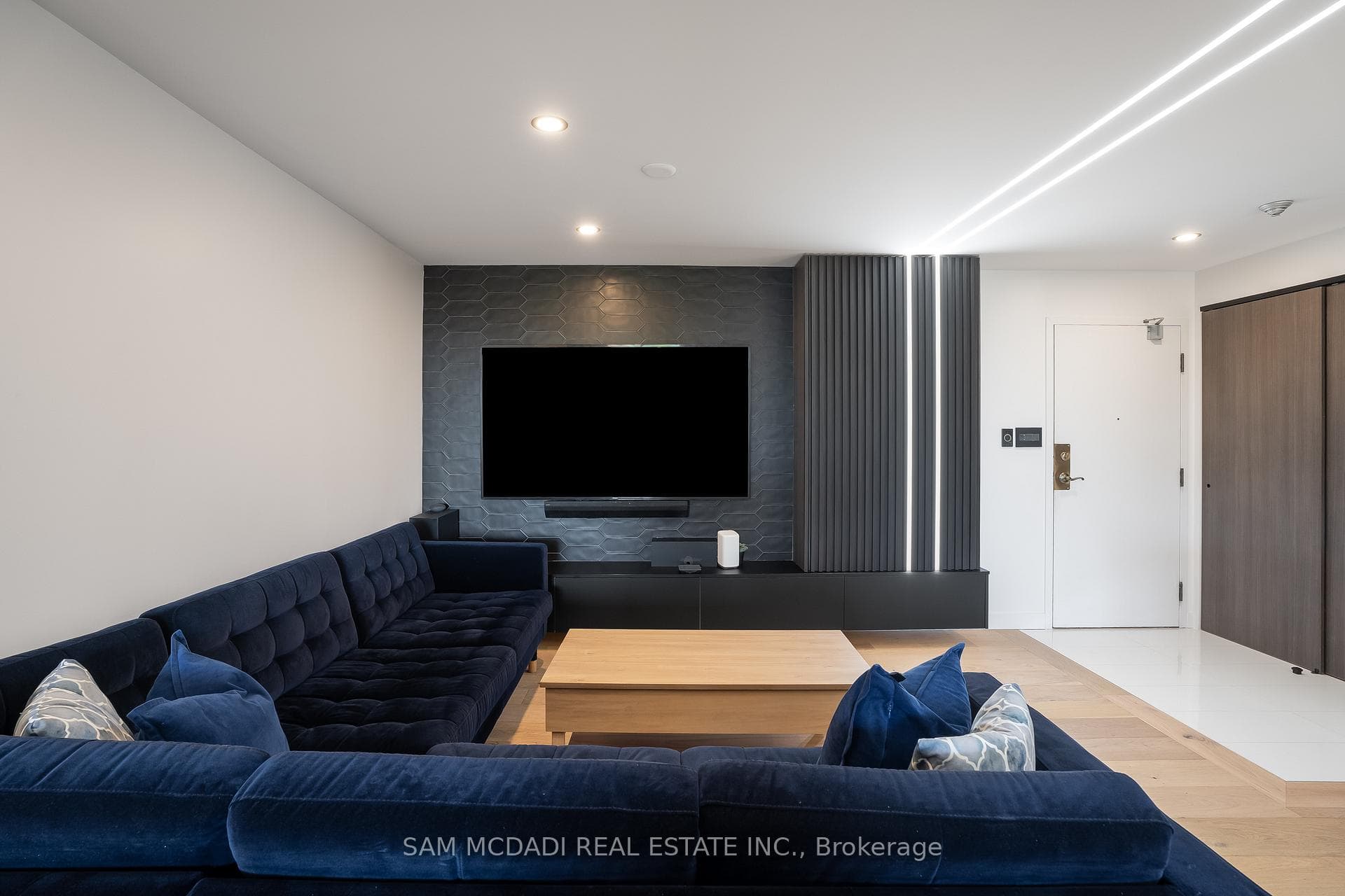 5444 Yonge Street Unit 304 - Condo photo 6 of 40 in Thornhill / Willowdale, Ontario