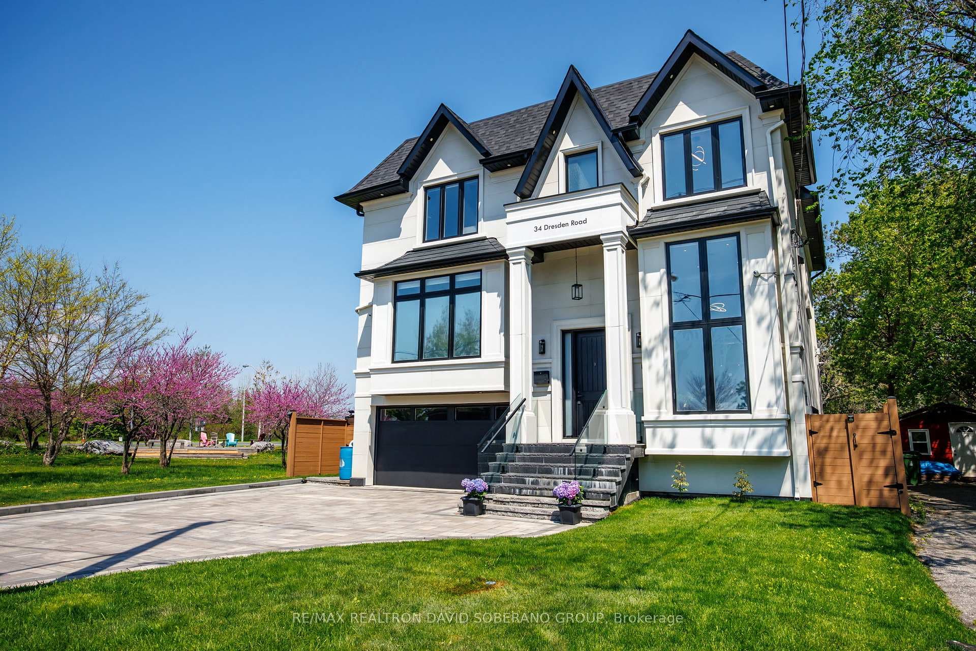 34 Dresden Road - home for sale in North York (Bathurst Manor / Clanton Park), Ontario