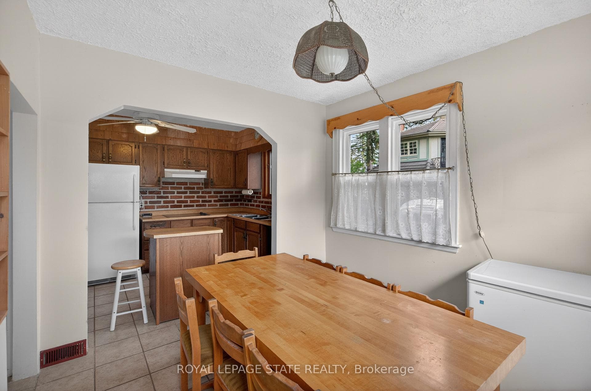 893 Lasalle Park Road - Detached photo 11 of 47 in Burlington, Ontario