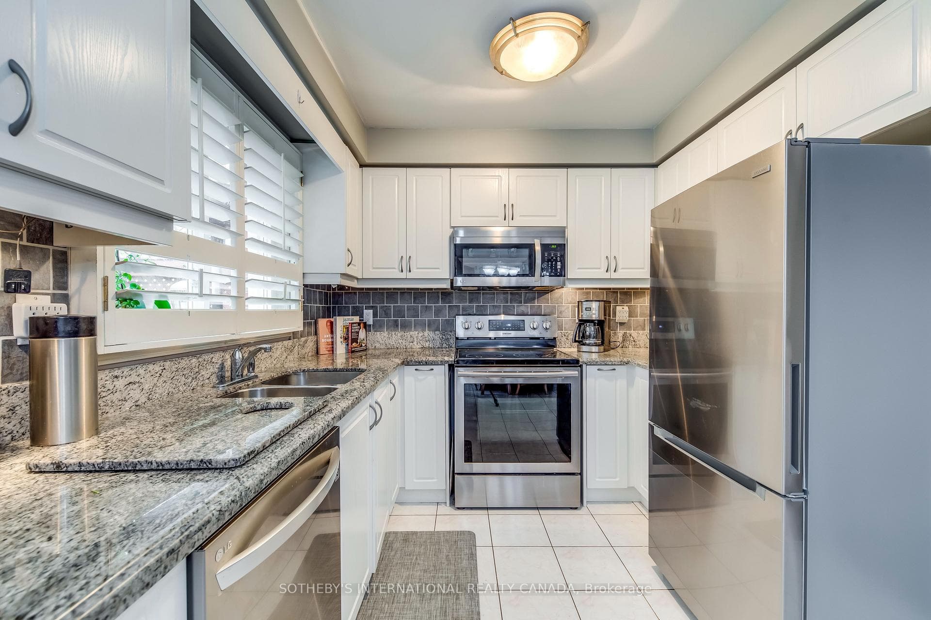 2294 Dale Ridge Drive - Semi-Detached photo 17 of 46 in Oakville, Ontario