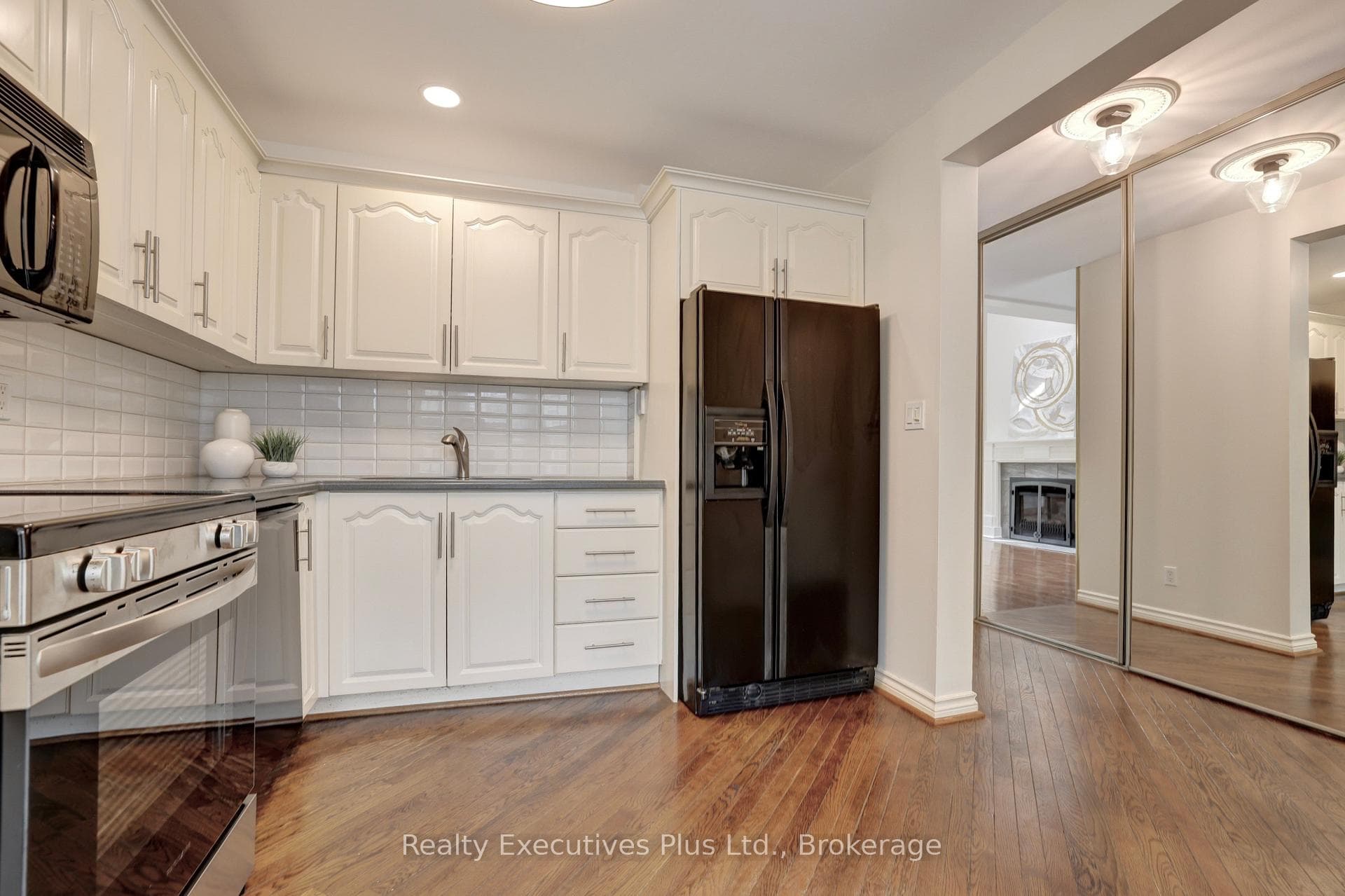 463 Blathwayte Lane - Townhouse photo 6 of 48 in Burlington, Ontario