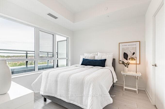 395 DUNDAS Street Unit 504 - Condo photo 8 of 40 in Oakville, Ontario