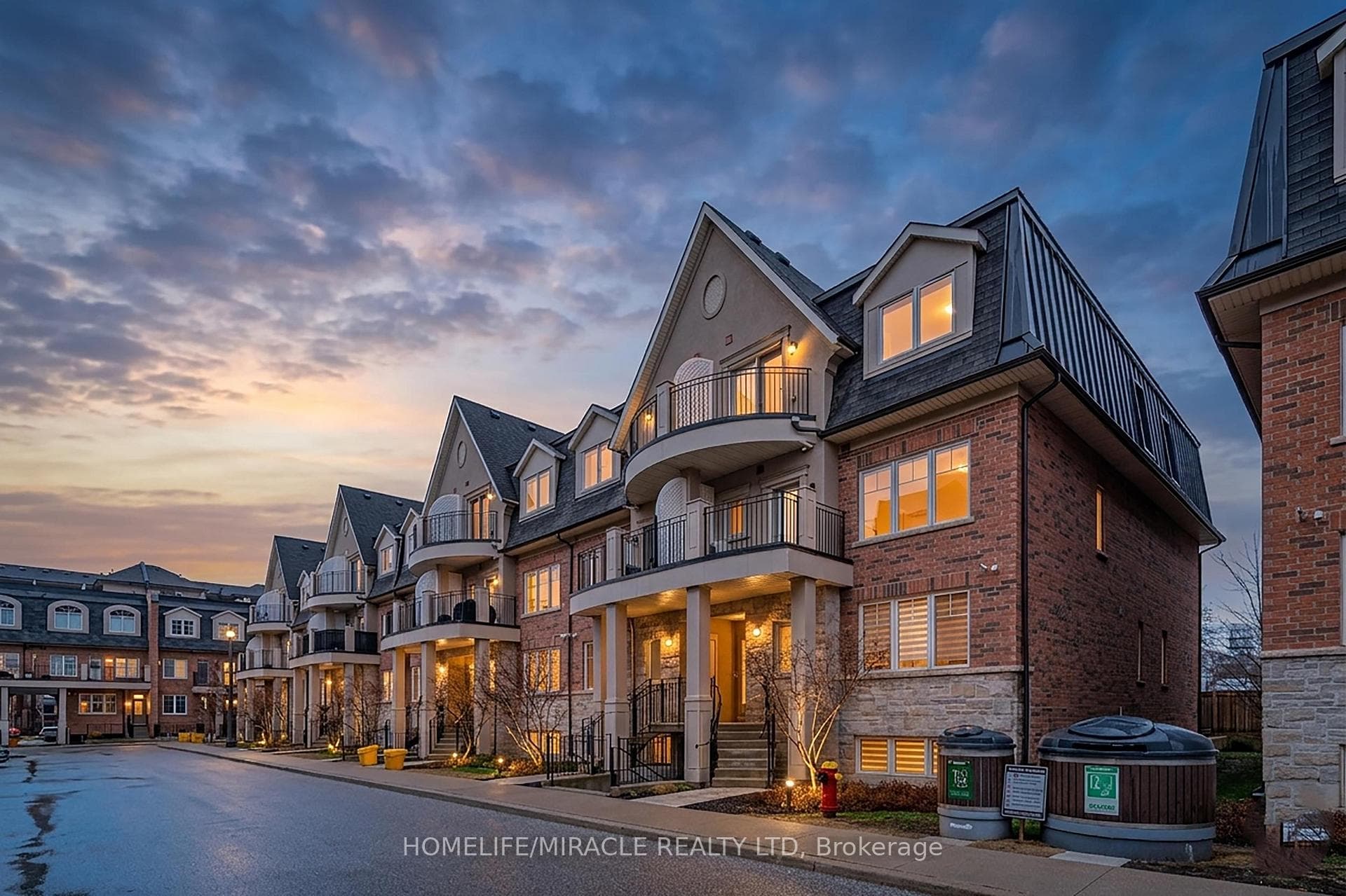 2420 Baronwood Drive Unit 8-01 - home for sale in Oakville, Ontario