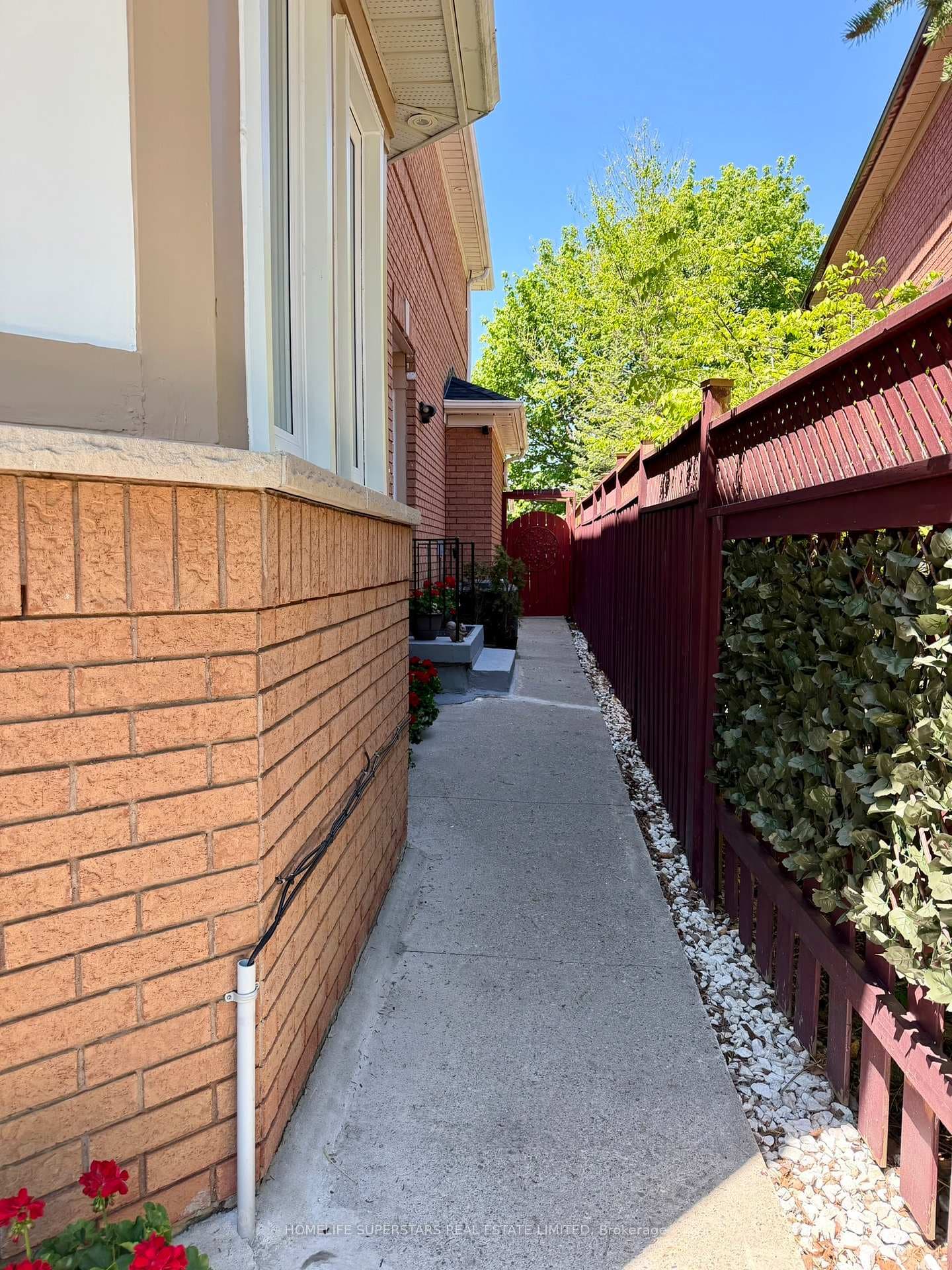 172 Rainforest Drive - Semi-Detached photo 3 of 31 in Brampton, Ontario