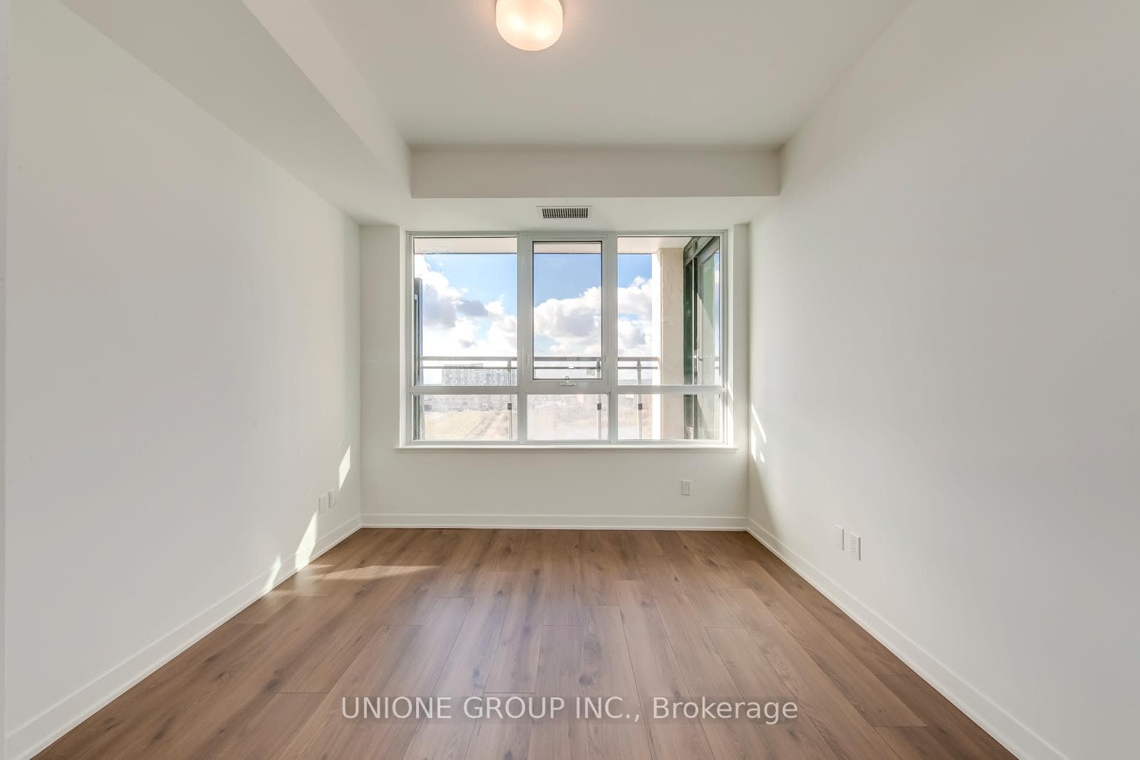 405 Dundas Street Unit 407 - Condo photo 15 of 26 in Oakville, Ontario