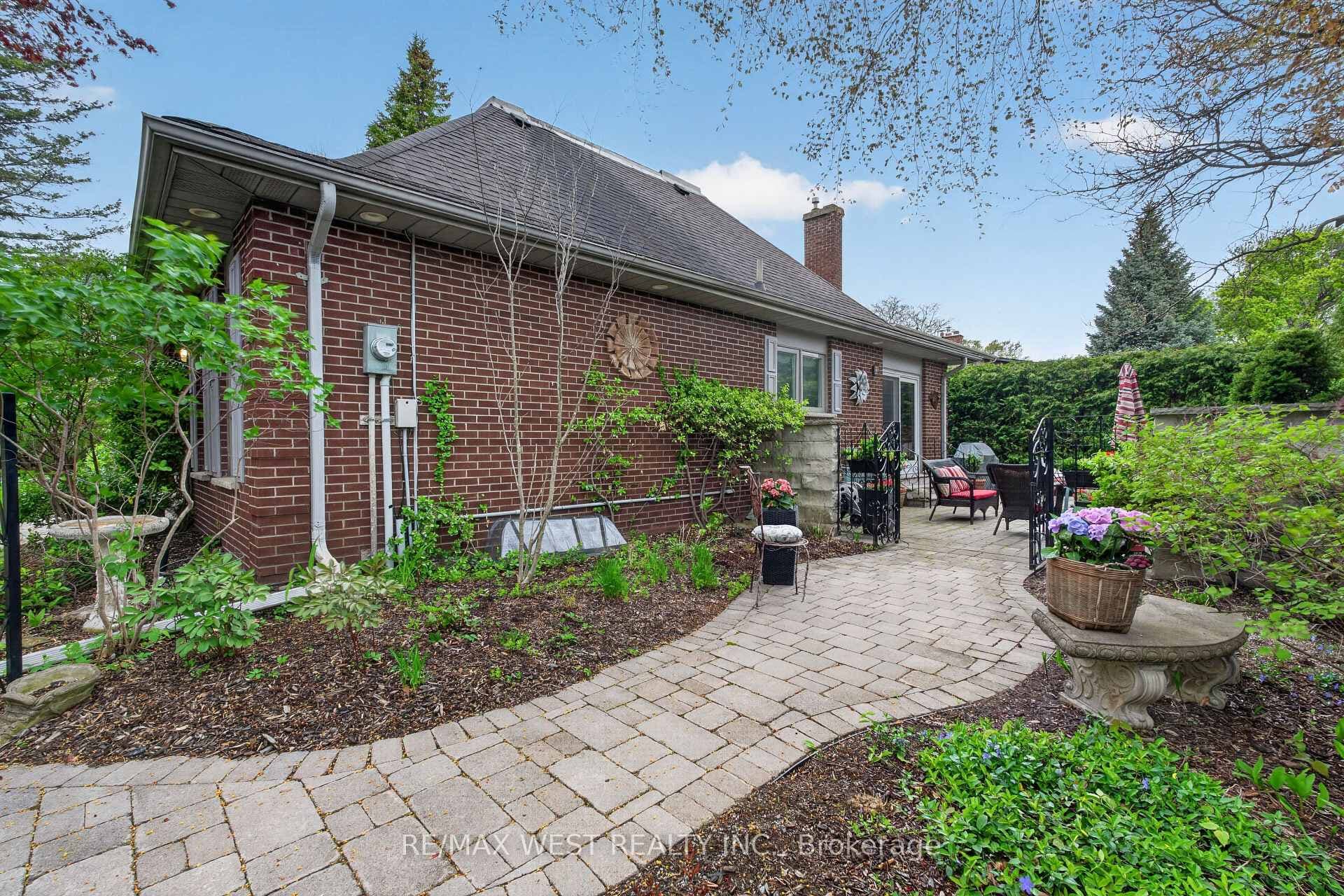 16 Caravan Drive - Detached photo 45 of 49 in Don Mills / Parkwoods / Victoria Village, Ontario
