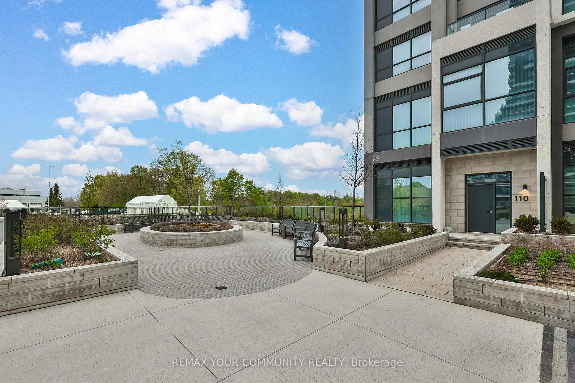 10 Inn On The Park Drive Unit 110 - Condo photo 4 of 38 in Don Mills / Parkwoods / Victoria Village, Ontario