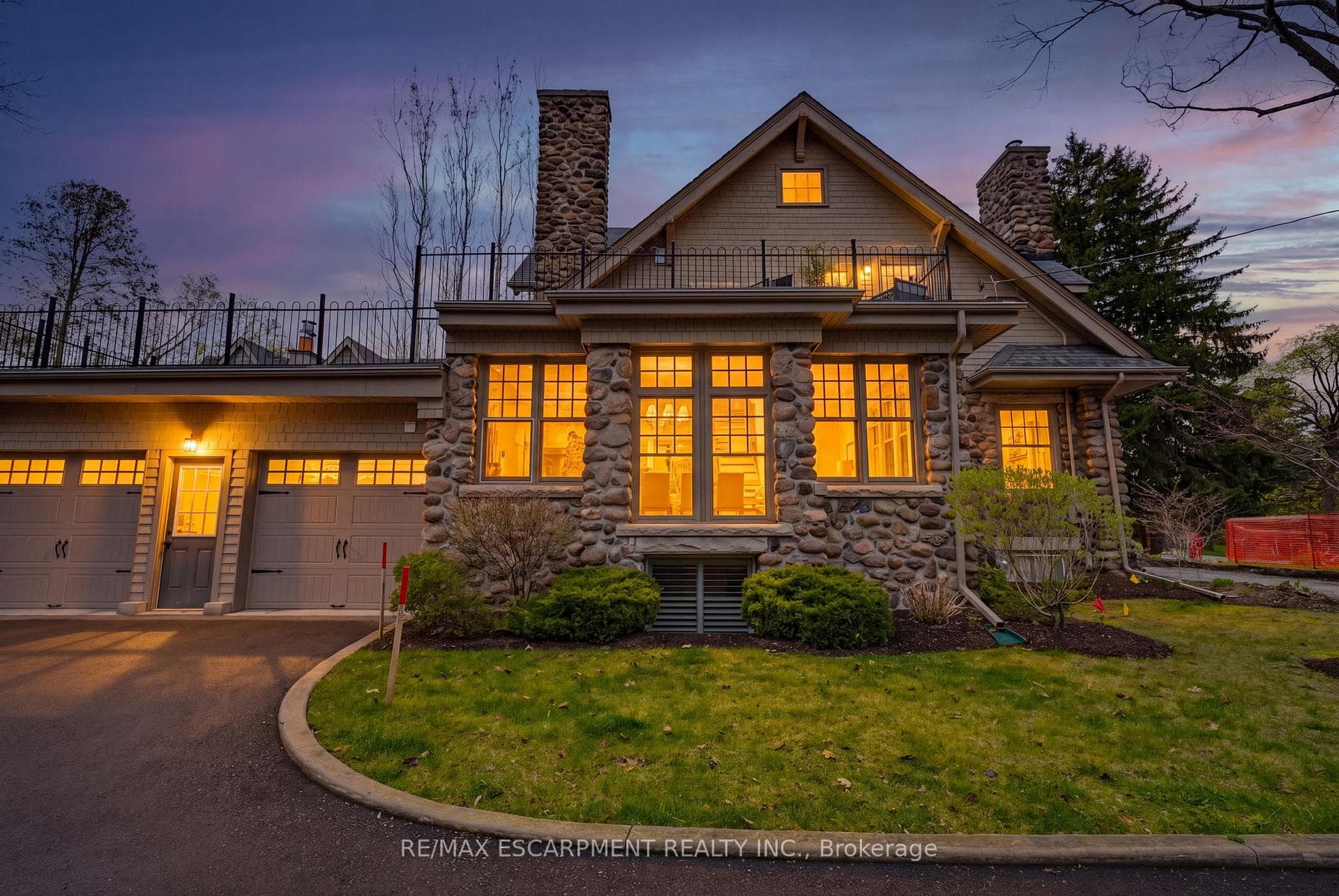 3083 LAKESHORE Road - Detached photo 1 of 50 in Burlington, Ontario