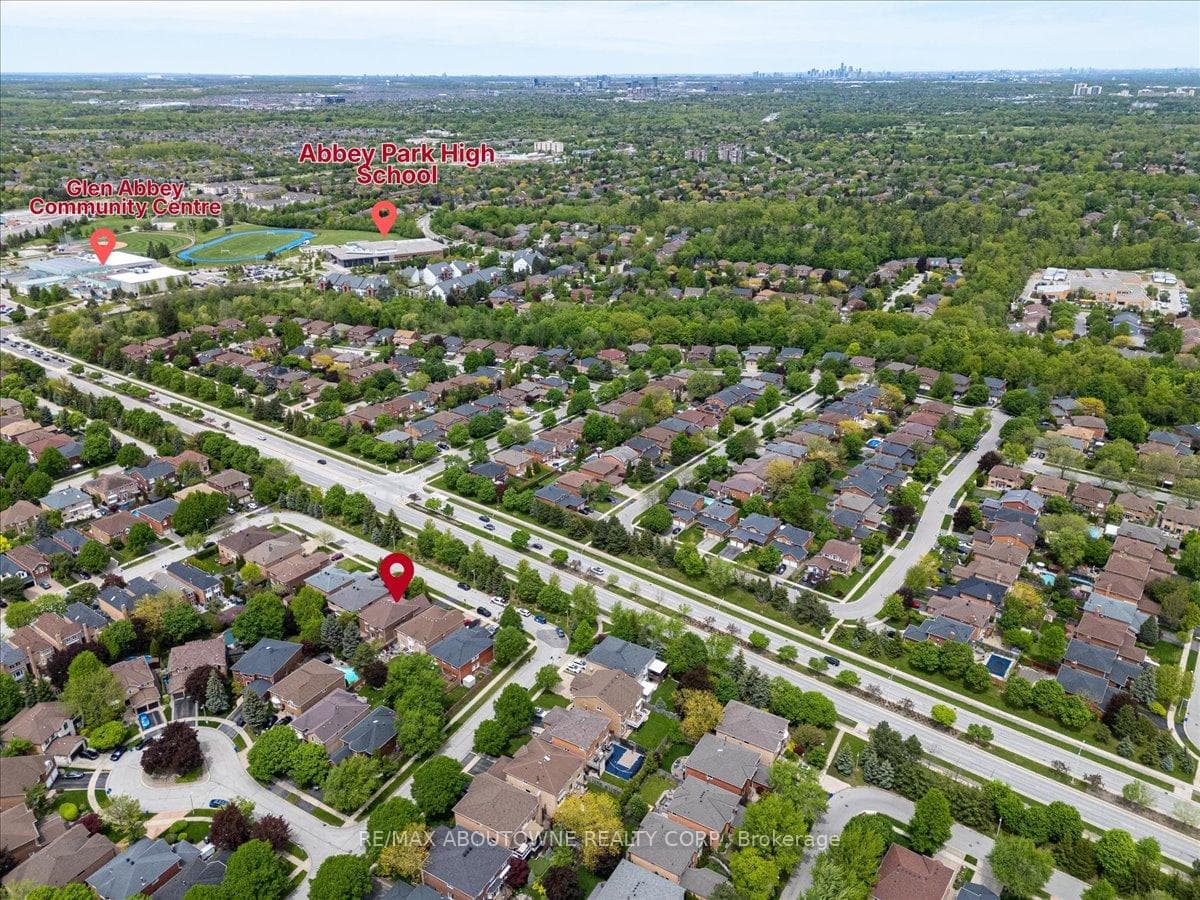 2055 Blacksmith Lane - Detached photo 6 of 49 in Oakville, Ontario