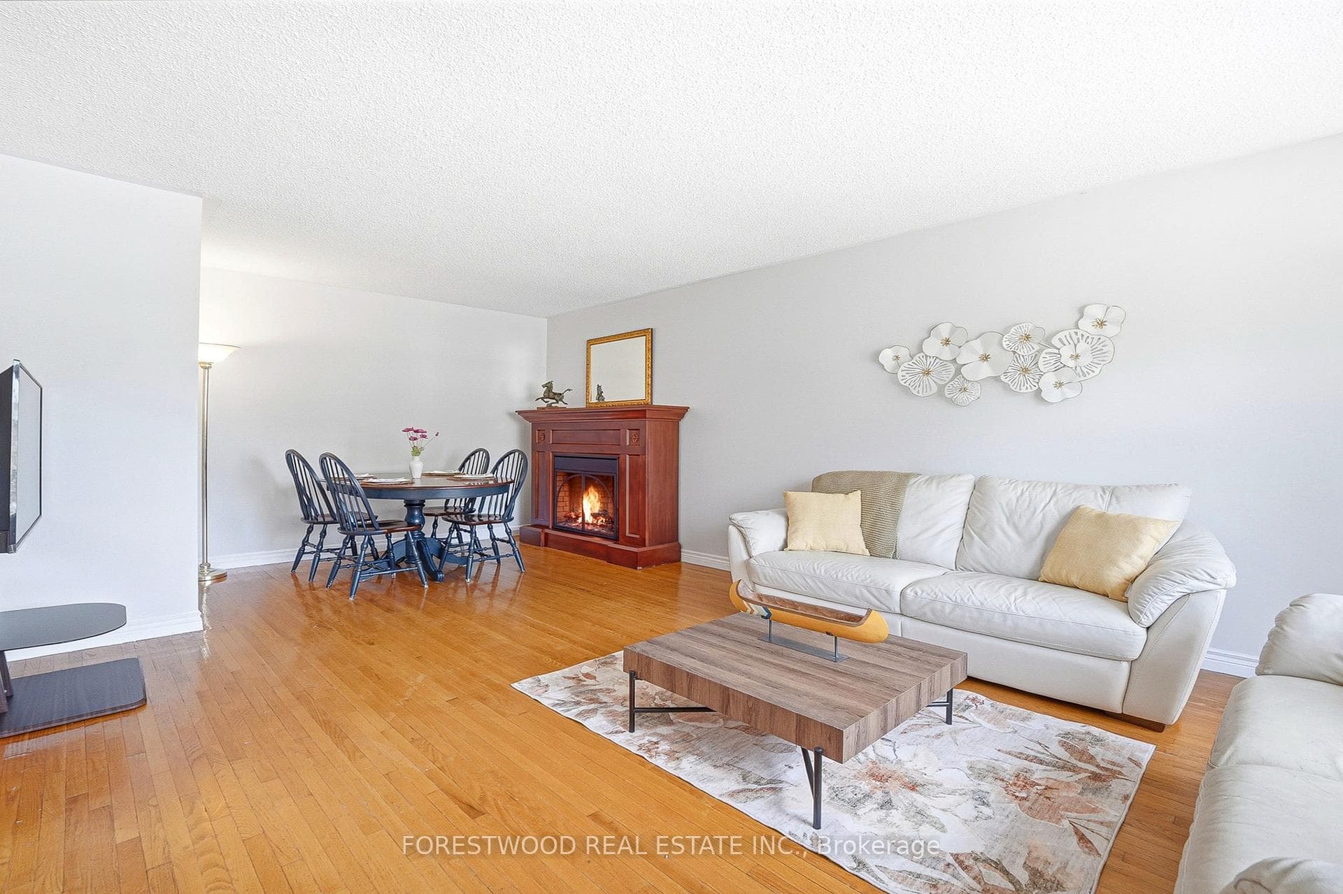 69 Surbray Grove - Semi-Detached photo 8 of 46 in Mississauga, Ontario