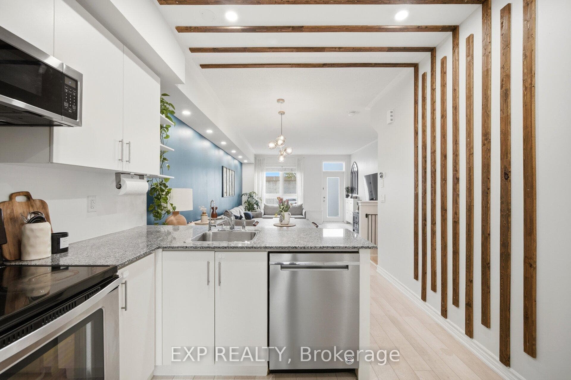 110 Caledonia Park Road Unit 2 - Condo photo 6 of 38 in Keelesdale / Eglinton West, Ontario