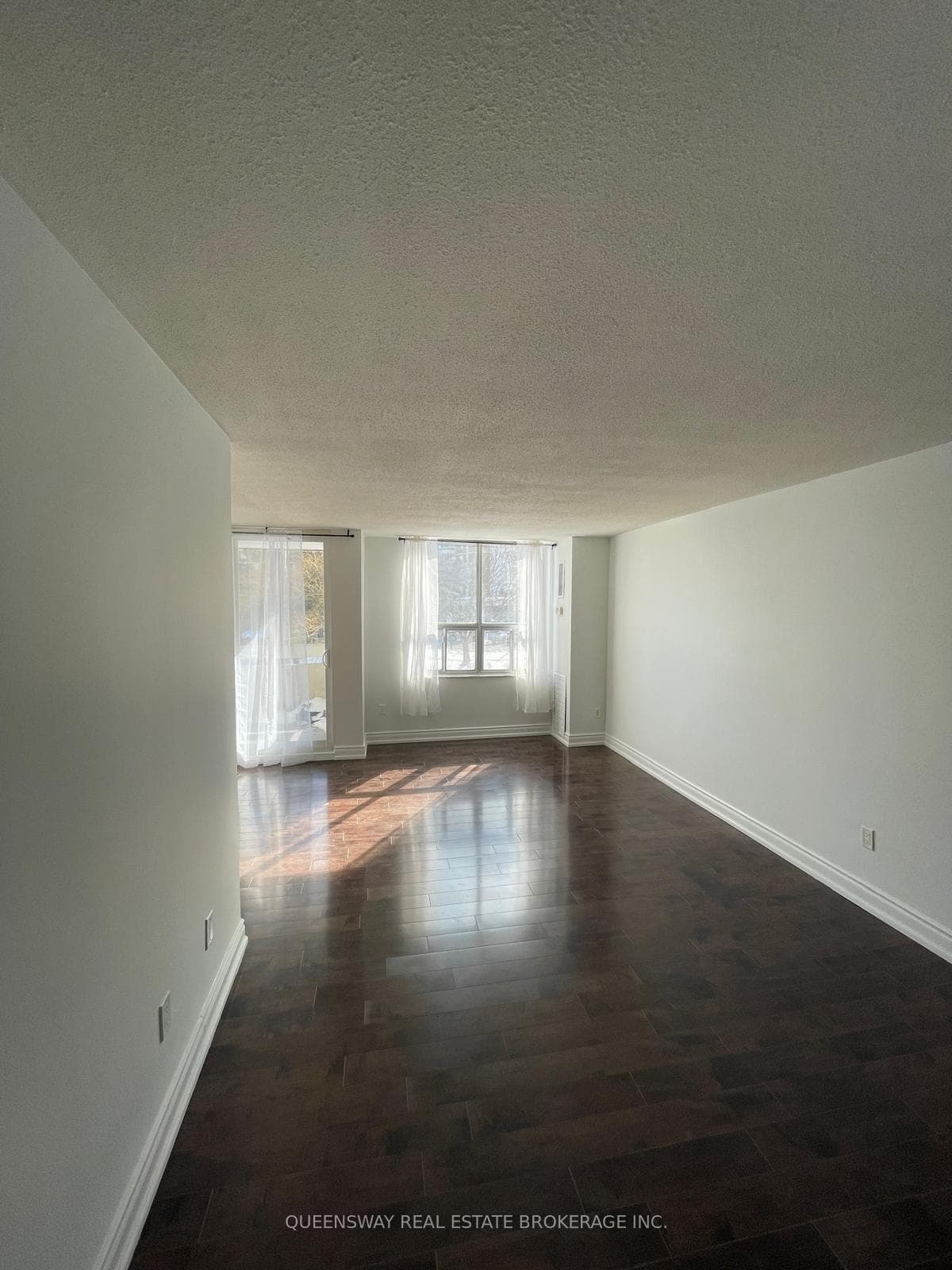 10 Edgecliff Golfway Unit 504 - Condo photo 7 of 17 in Flemingdon Park / Don Mills, Ontario