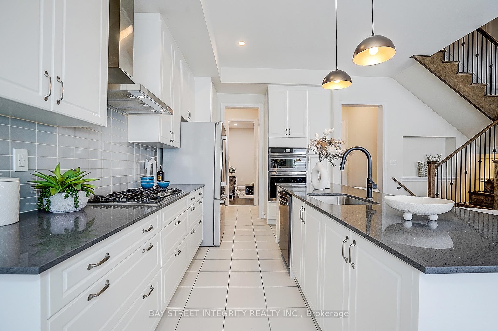 38 Settlers Road - Detached photo 8 of 50 in Oakville, Ontario