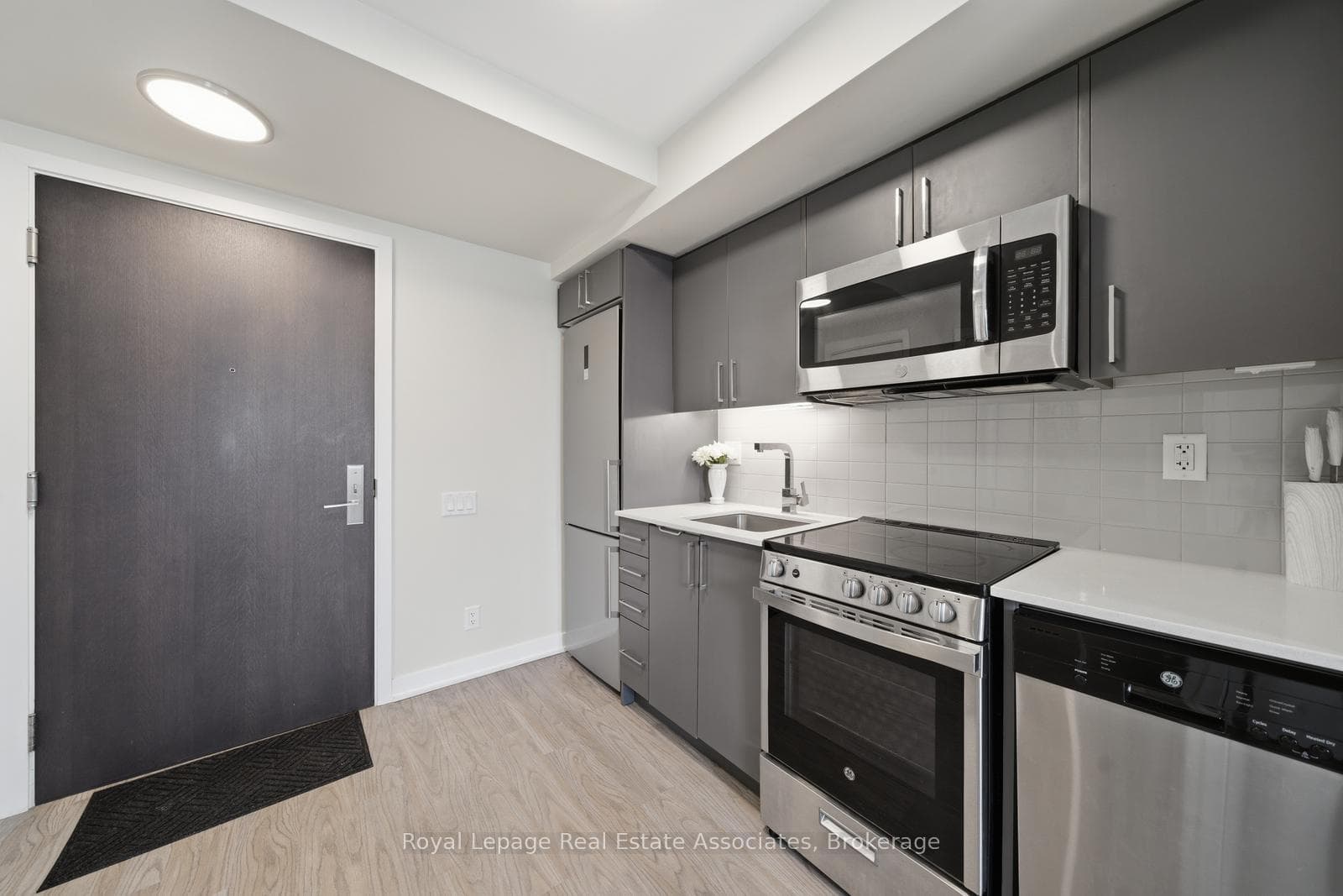 38 Monte Kwinter Court Unit 807 - Condo photo 12 of 41 in North York (Bathurst Manor / Clanton Park), Ontario