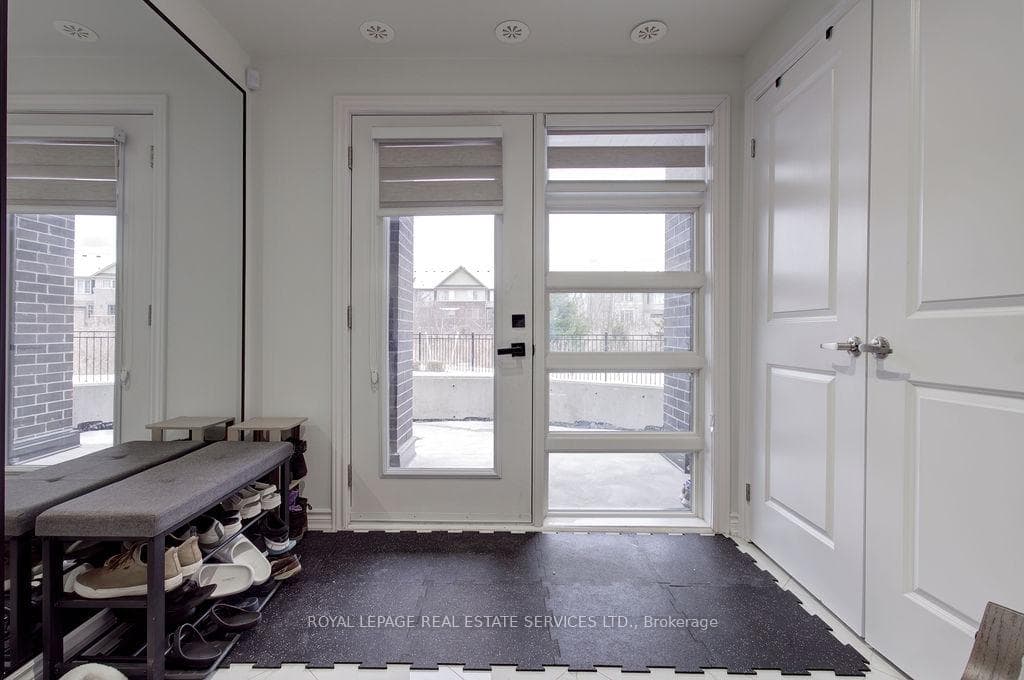 349 Wheat Boom Drive Unit 123 - Condo photo 2 of 20 in Oakville, Ontario