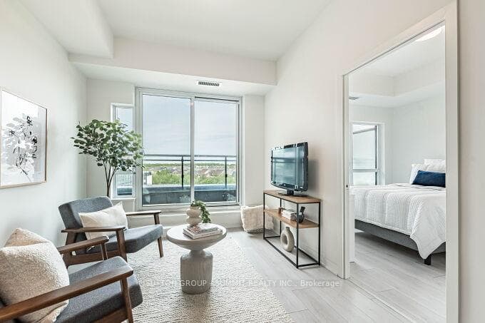 395 DUNDAS Street Unit 504 - Condo photo 5 of 40 in Oakville, Ontario