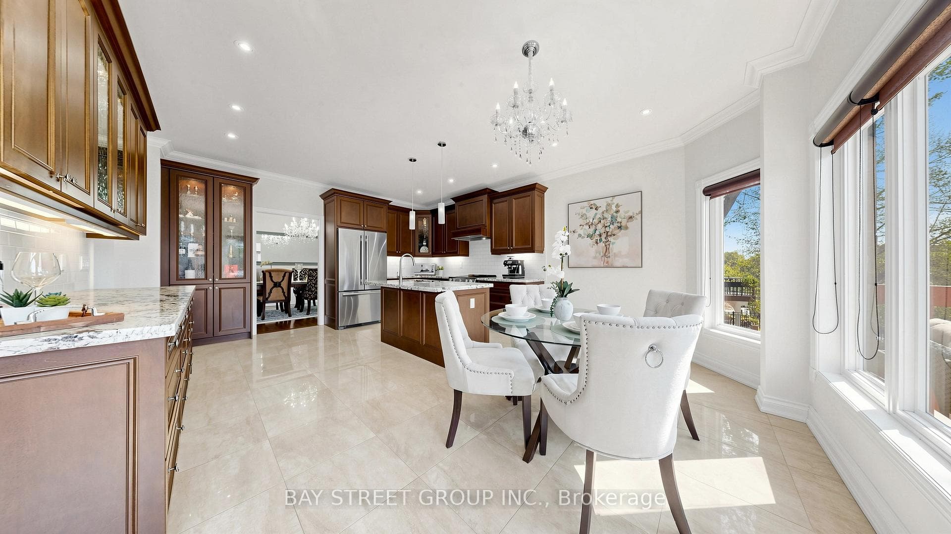 1742 Sir Monty's Drive - Detached photo 10 of 43 in Mississauga, Ontario