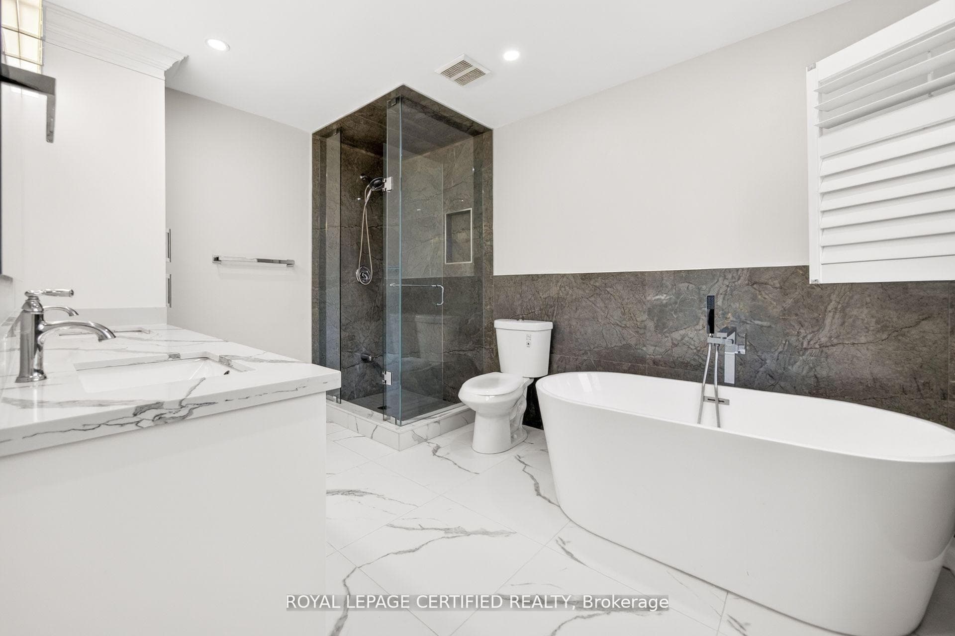 643 Garden Walk - Detached photo 28 of 50 in Mississauga, Ontario