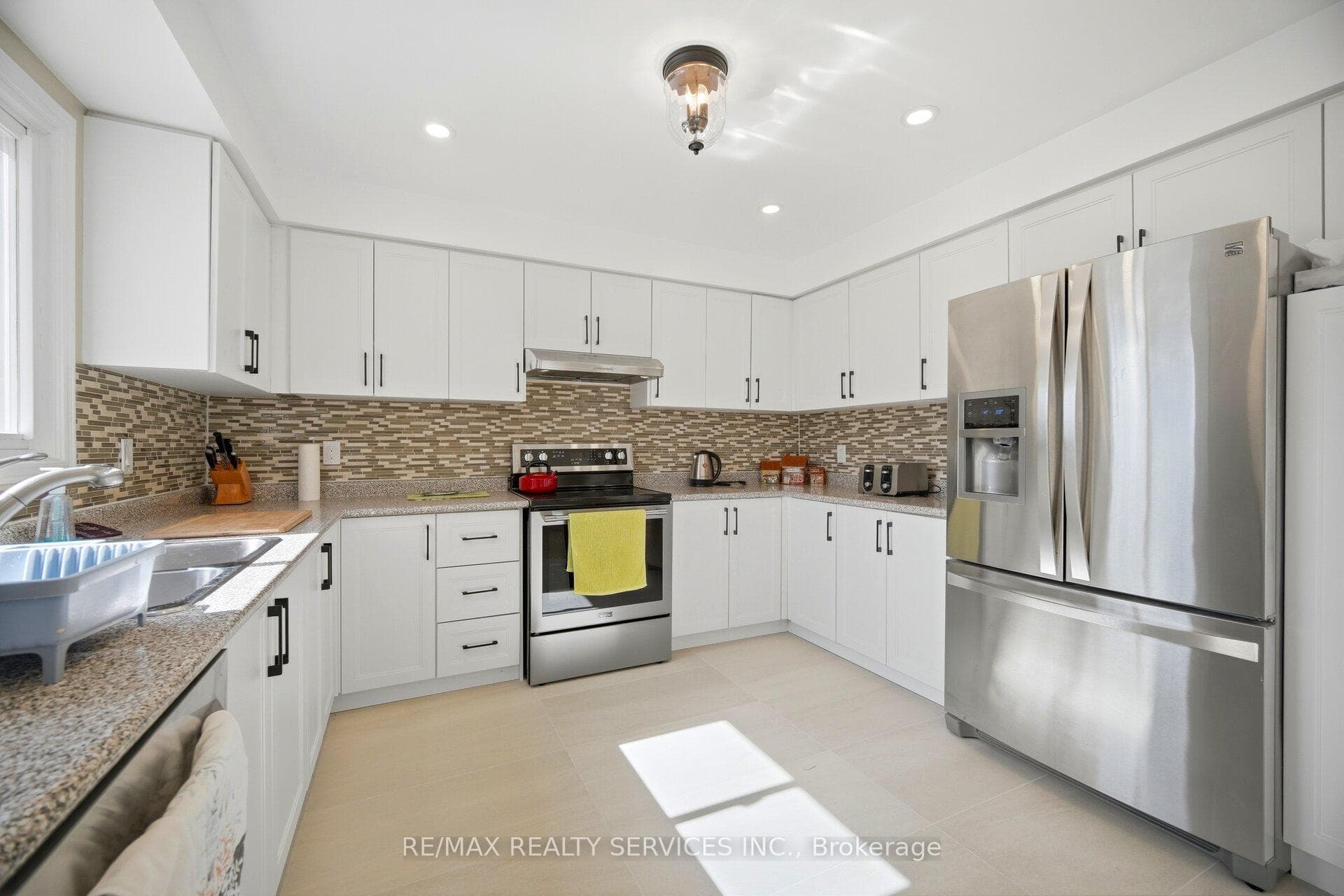 23 Newbury Crescent - Detached photo 13 of 47 in Brampton, Ontario