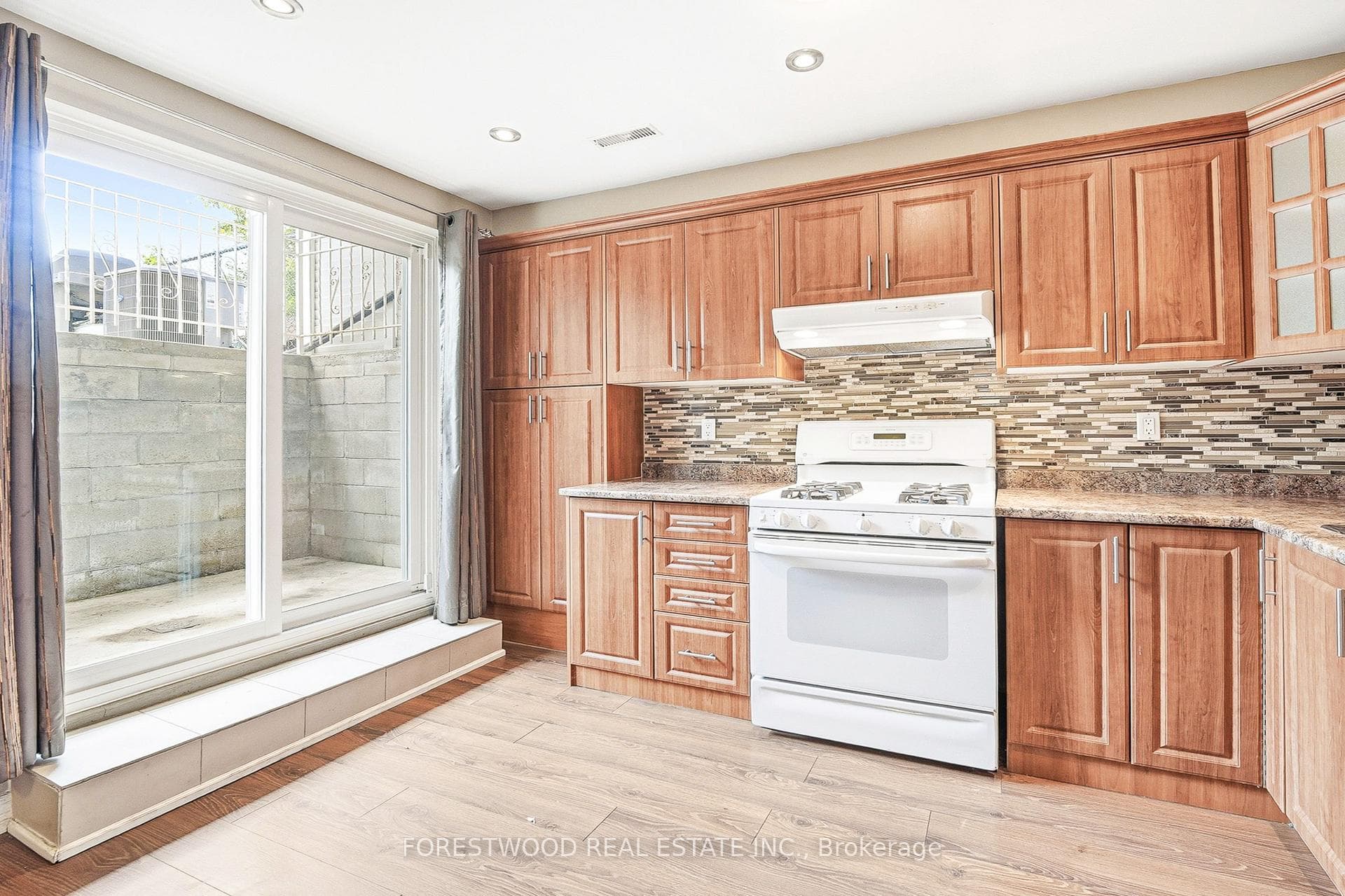 69 Surbray Grove - Semi-Detached photo 28 of 46 in Mississauga, Ontario
