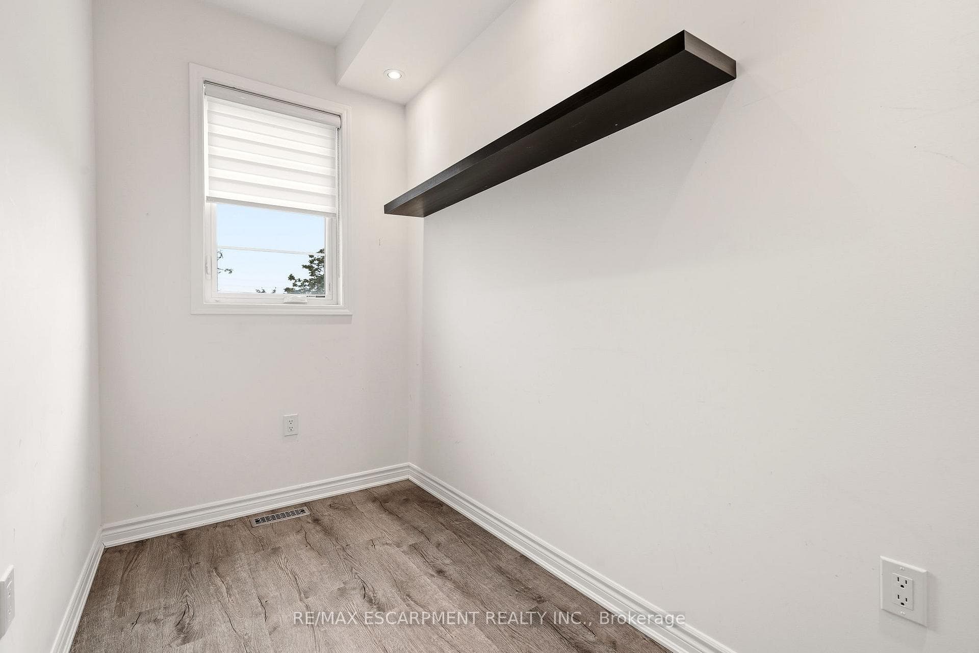 1364 Sycamore Garden - Townhouse photo 5 of 43 in Milton, Ontario