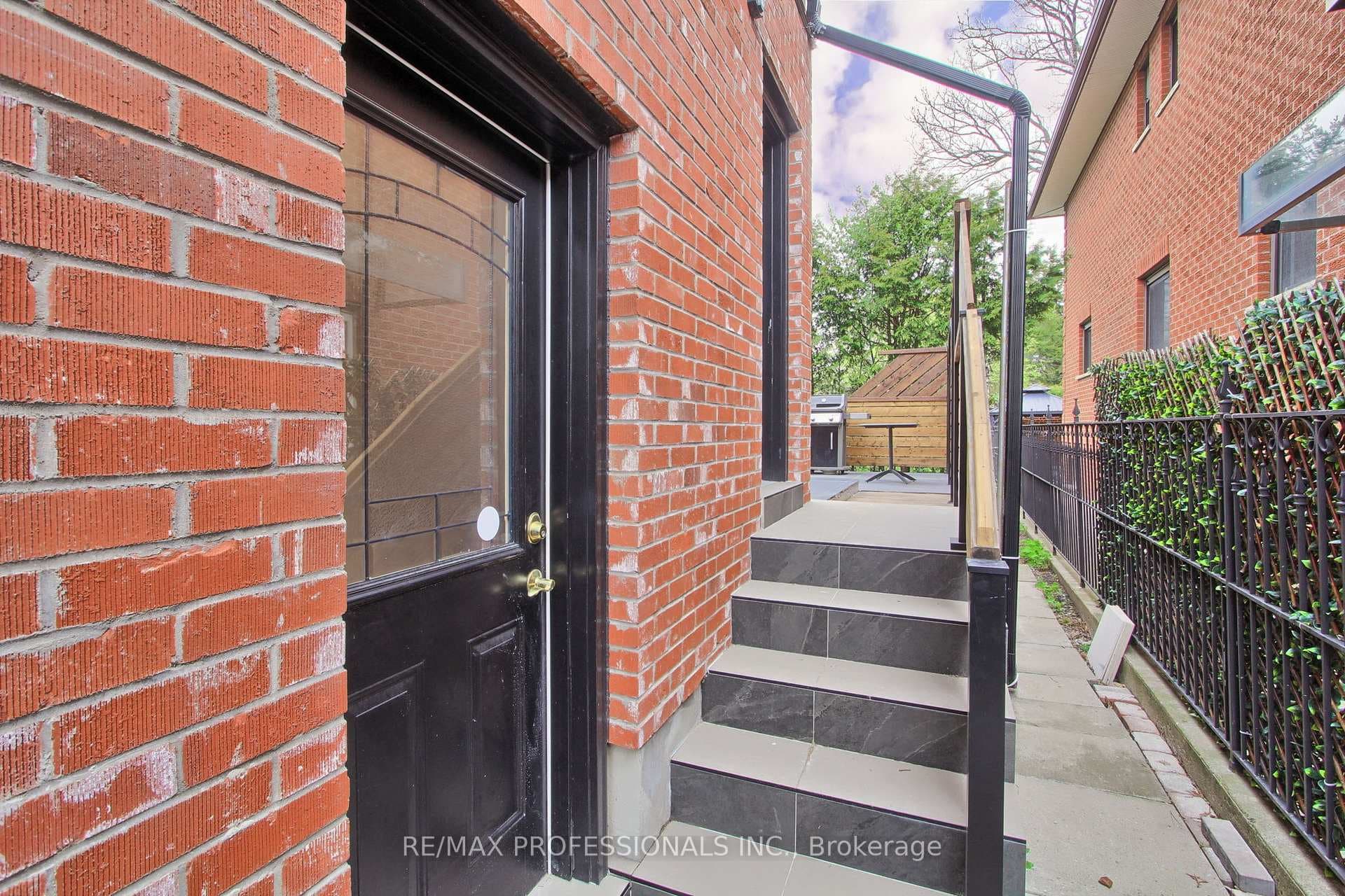 40 Cowley Avenue - Detached photo 24 of 40 in Etobicoke (Islington / Rexdale), Ontario