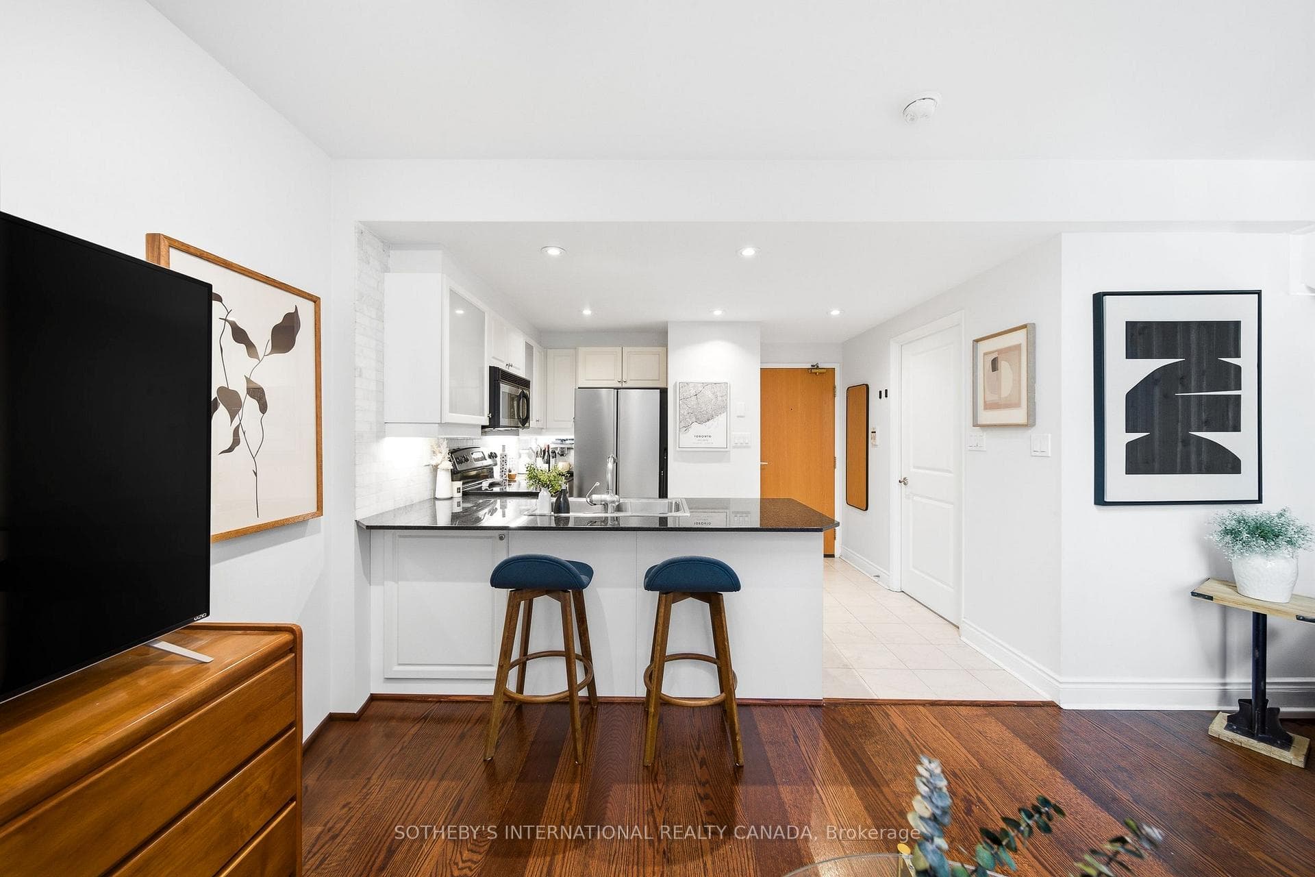 80 Cumberland Street Unit 1507 - Condo photo 6 of 32 in Annex / Yorkville / Summerhill, Ontario