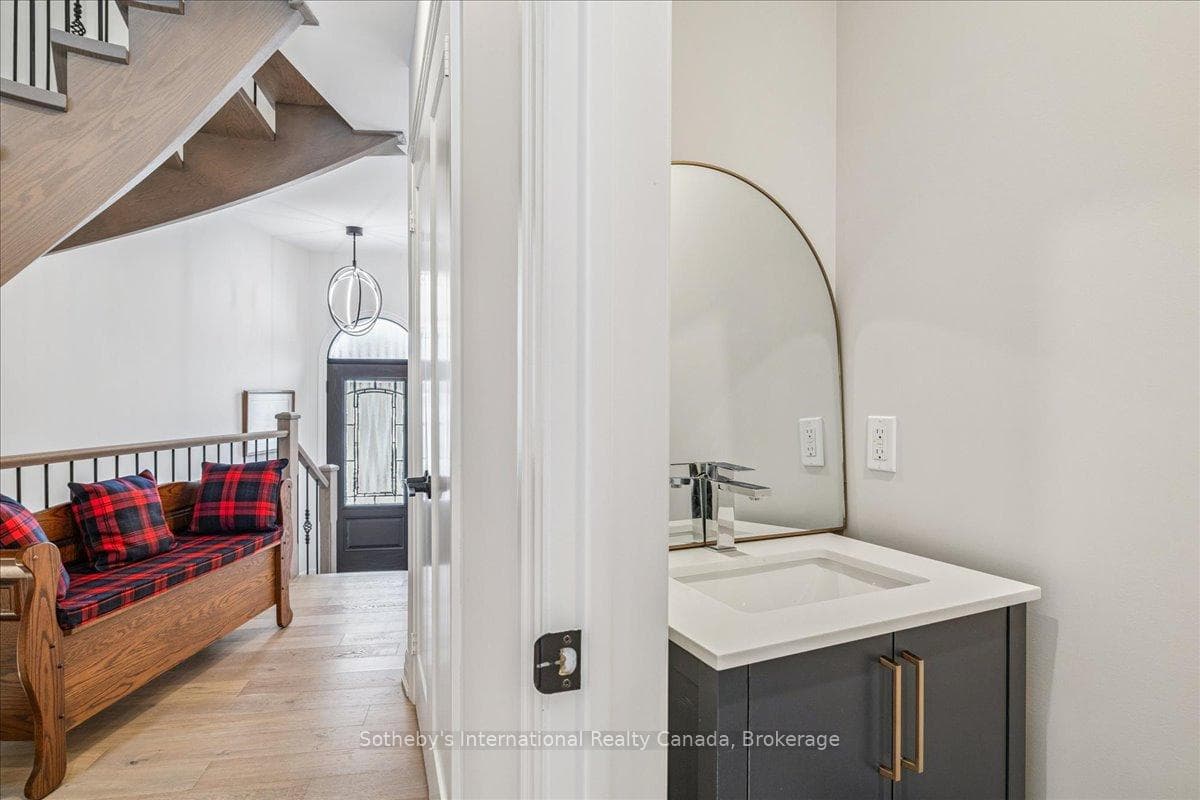 10 Southwind Terrace - Townhouse photo 8 of 43 in Oakville, Ontario