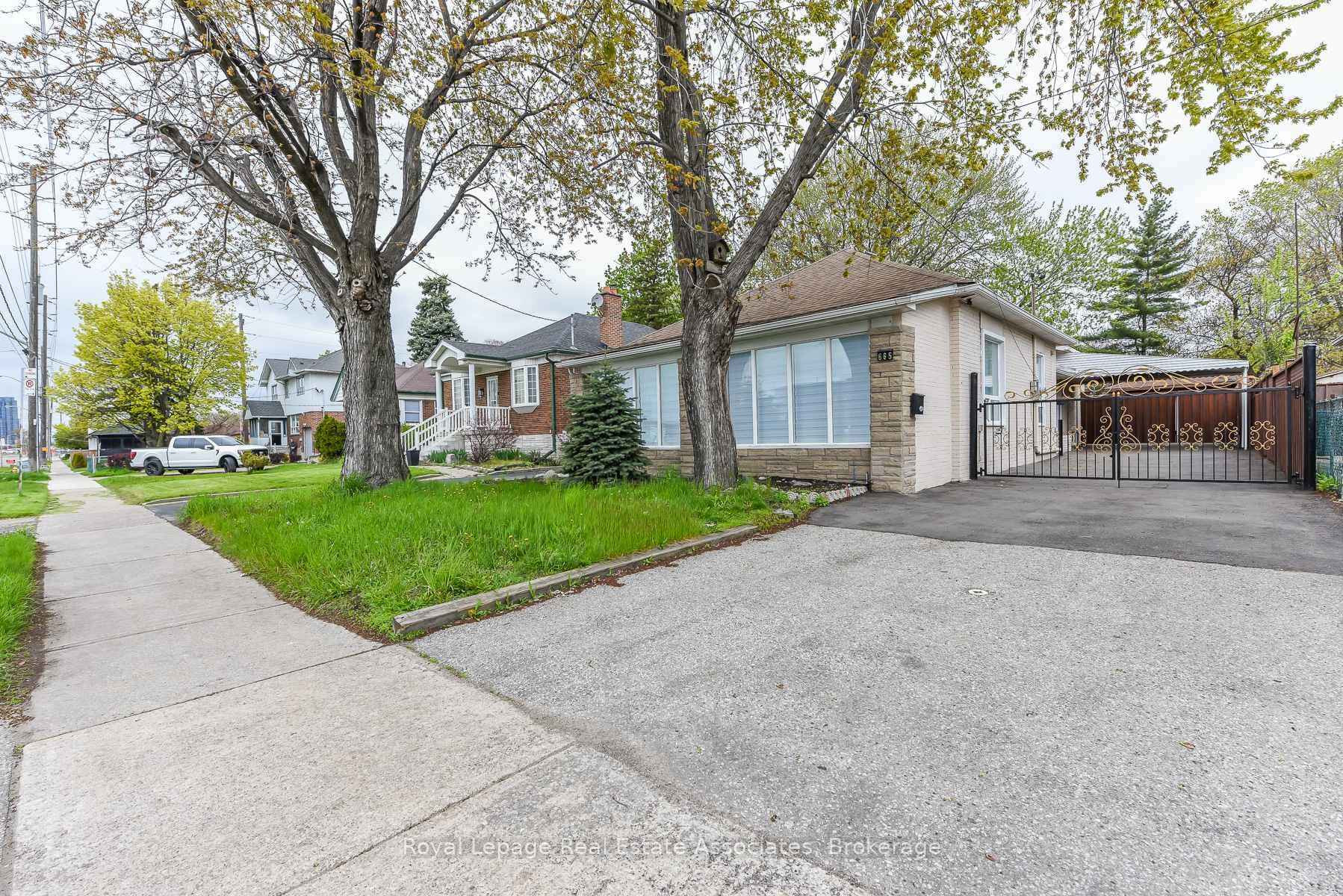 665 Kipling Avenue - Commercial photo 3 of 43 in Etobicoke (Islington / Rexdale), Ontario