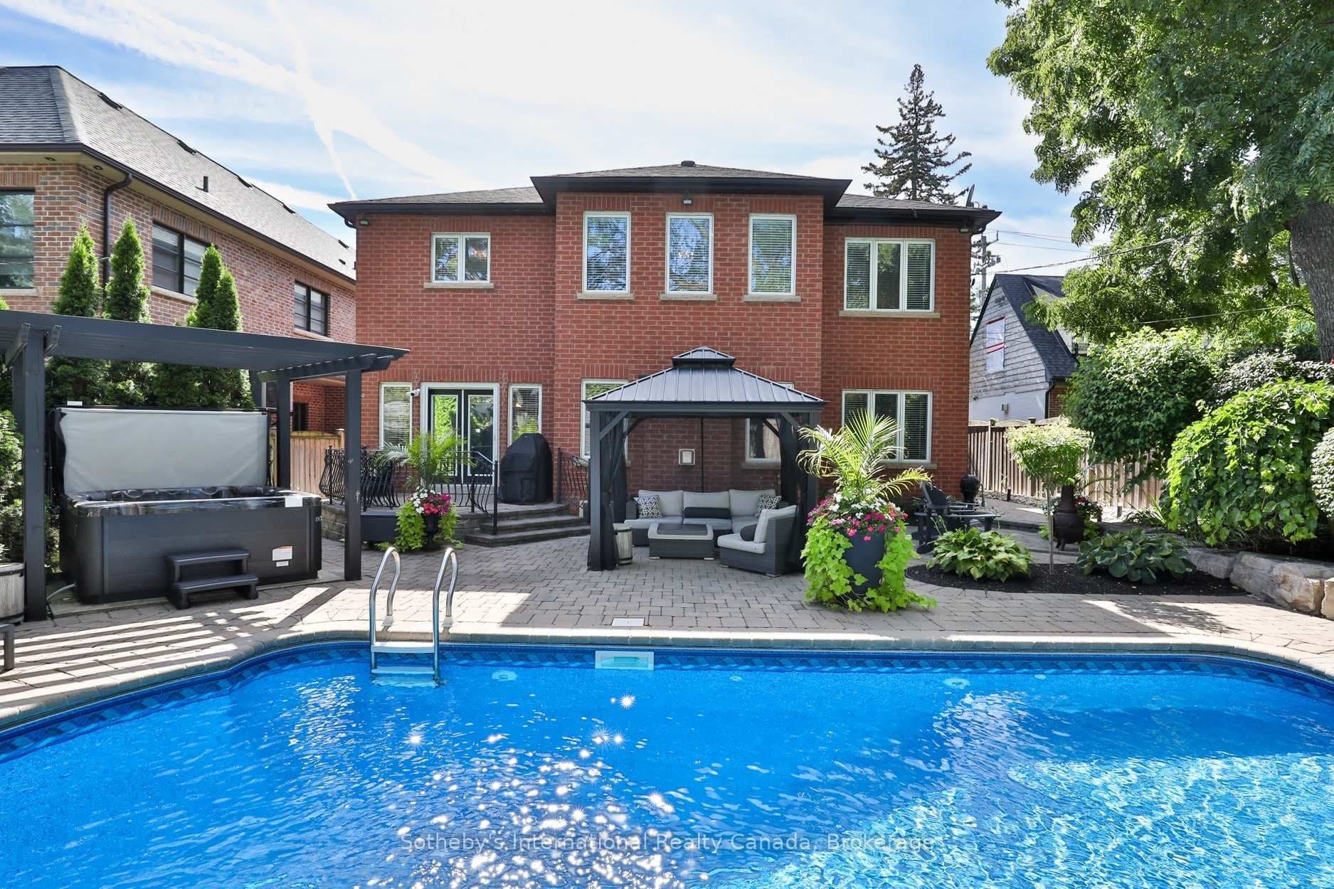 1437 Islington Avenue - Detached photo 2 of 40 in Etobicoke (Islington / Rexdale), Ontario