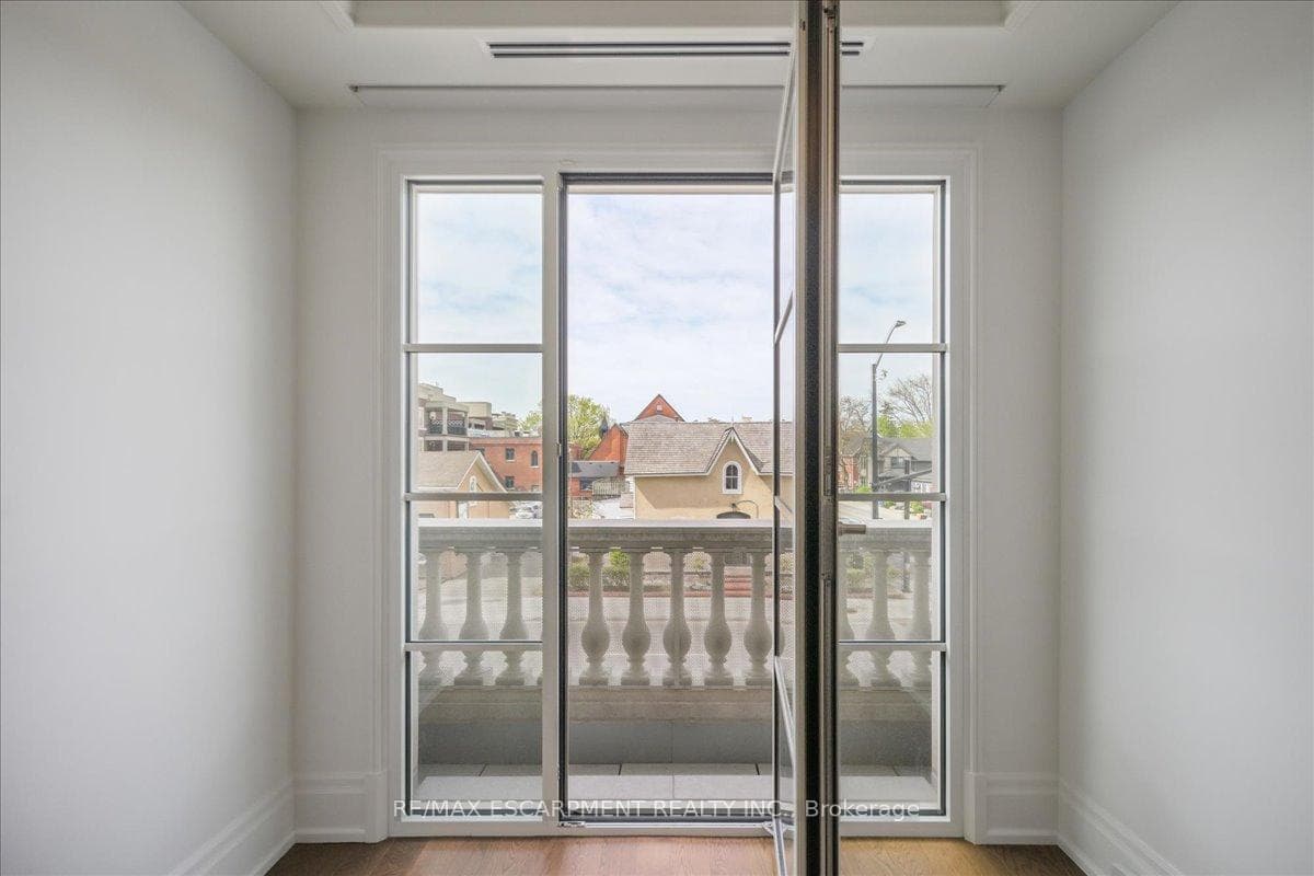 300 Randall Street Unit 211 - Condo photo 21 of 50 in Oakville, Ontario