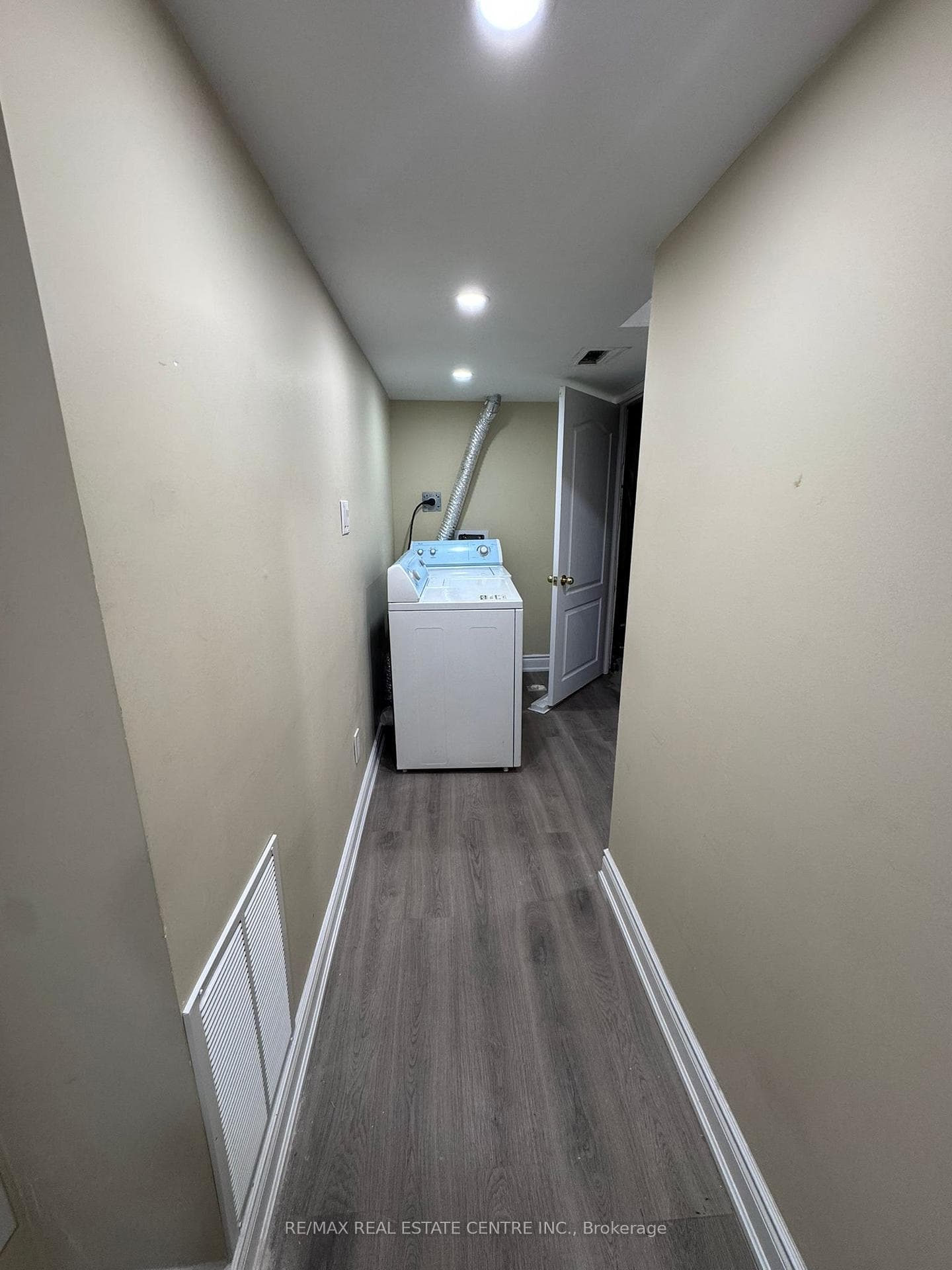 140 Cadillac Crescent Unit Basement - Semi-Detached photo 2 of 15 in Brampton, Ontario