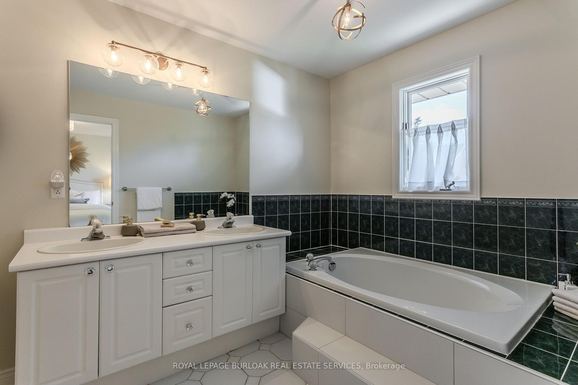 4153 Arbourfield Drive - Detached photo 21 of 32 in Burlington, Ontario
