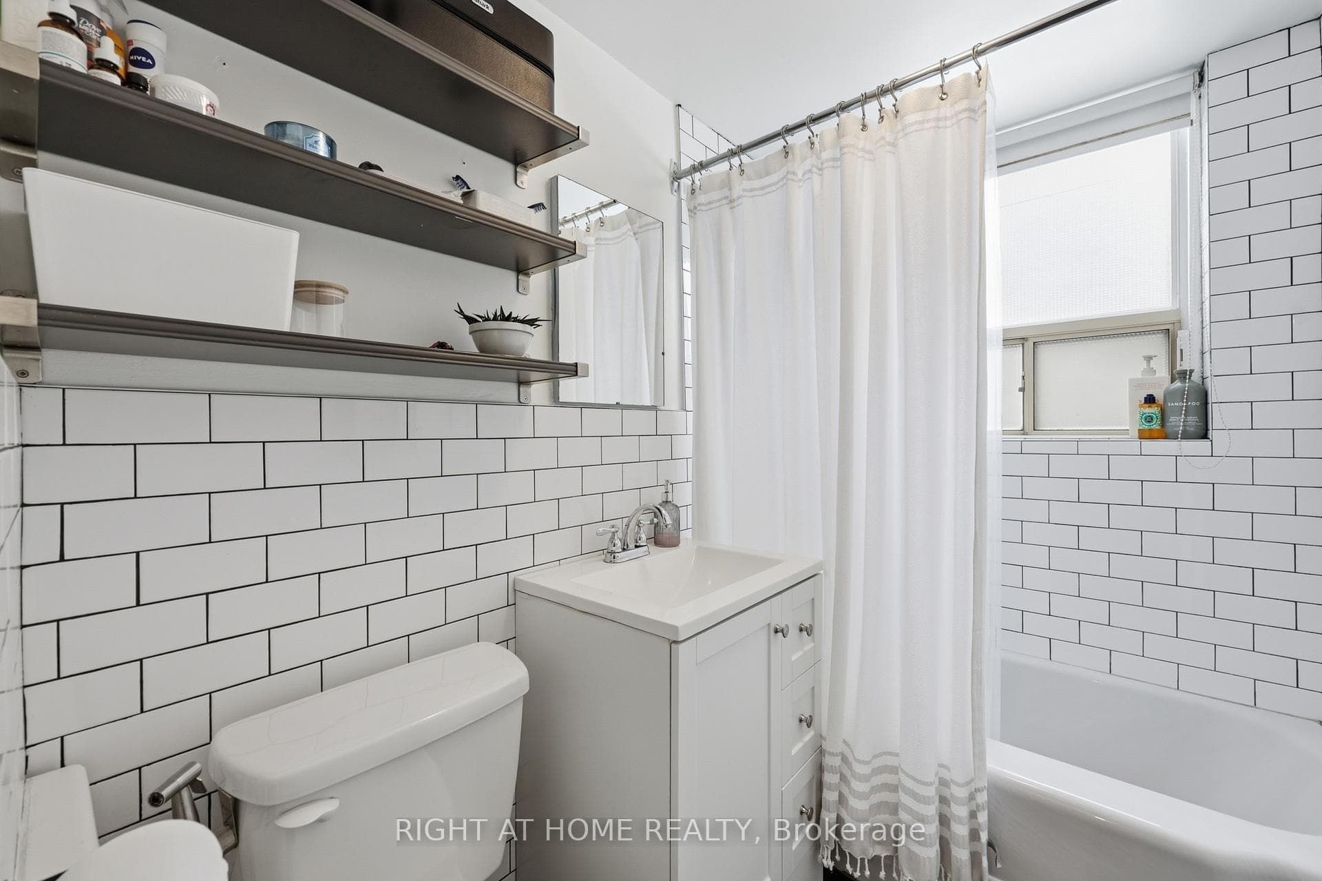 223 MacNab Street Unit 11 - Condo photo 15 of 17 in Hamilton, Ontario