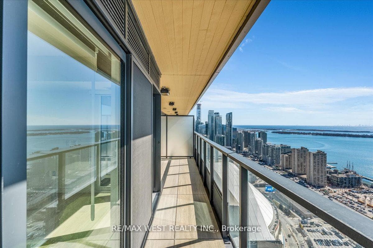 1 Concord Cityplace Way Unit 5709 - Condo photo 43 of 44 in Downtown Toronto / Waterfront, Ontario